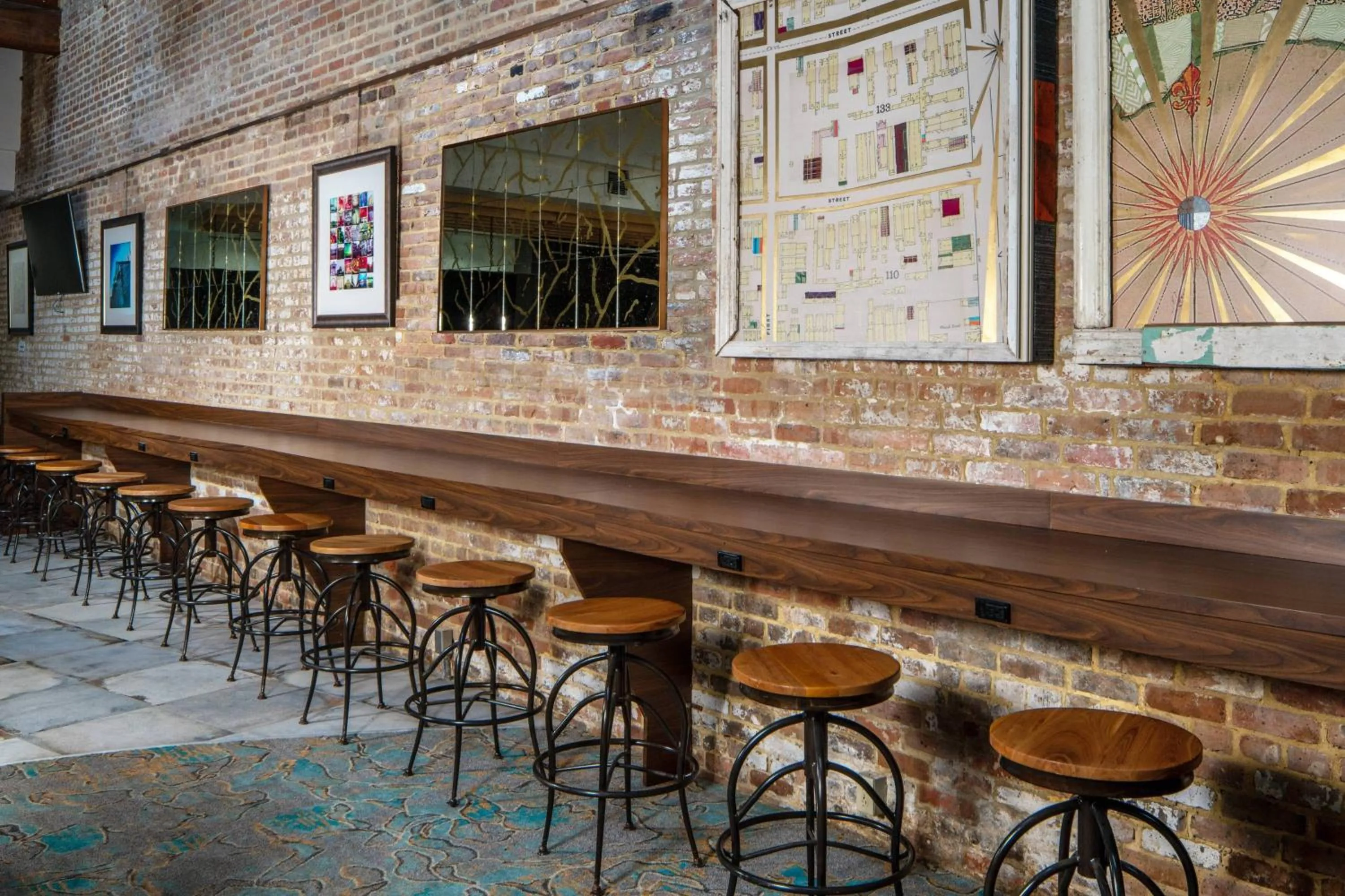 Restaurant/places to eat in Courtyard by Marriott New Orleans Warehouse Arts District