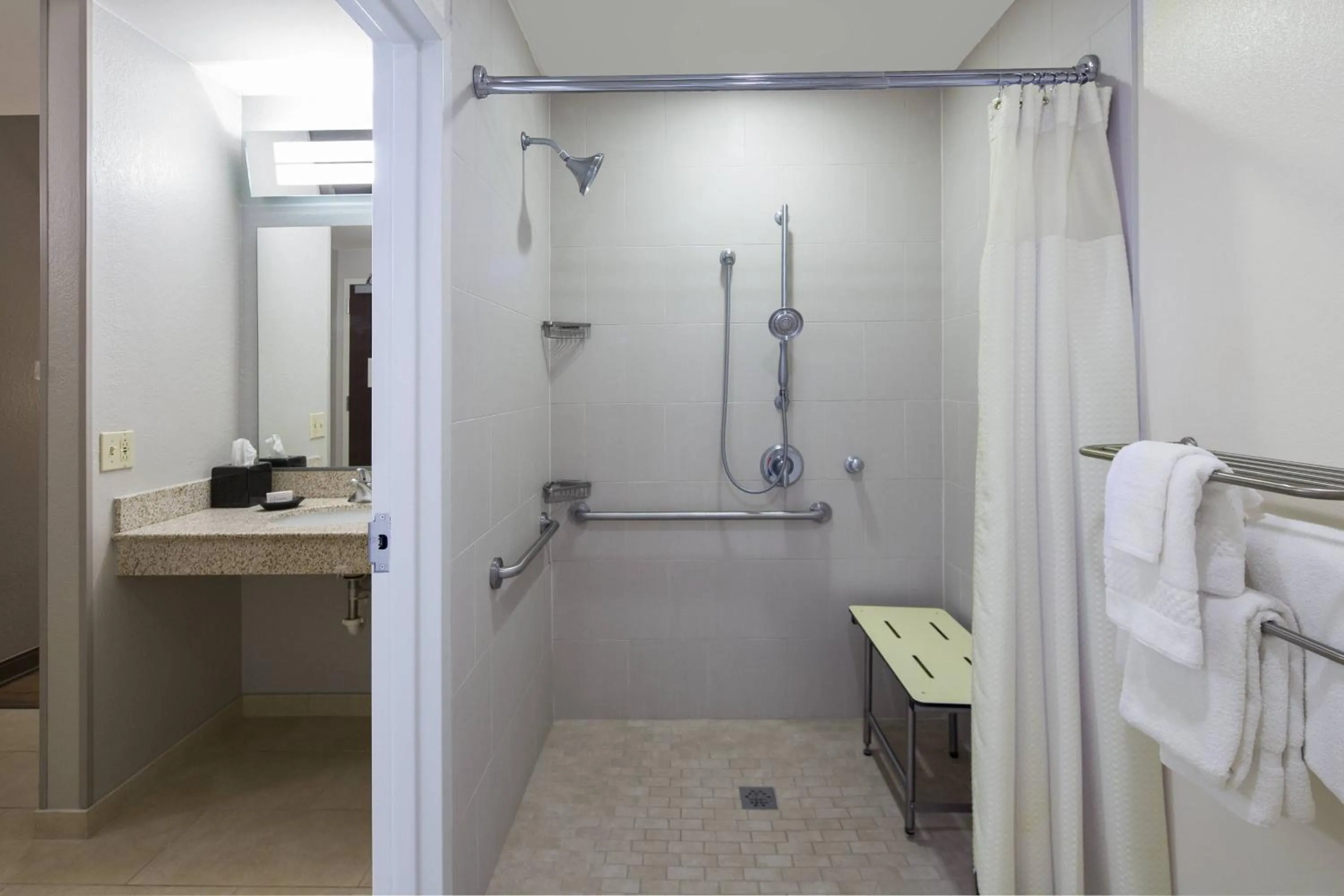 Bathroom in Courtyard by Marriott New Orleans Downtown Near the French Quarter