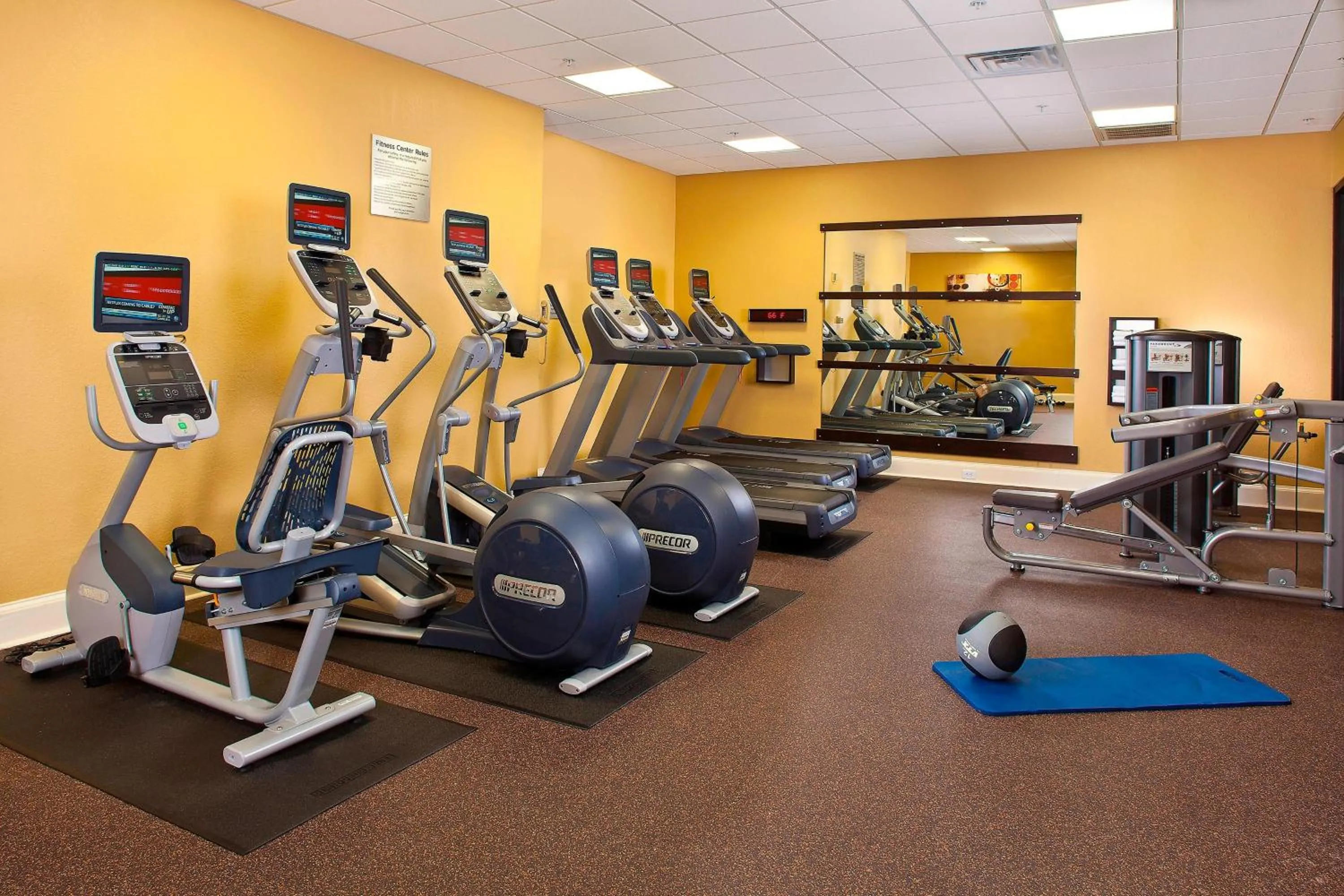 Fitness centre/facilities in Courtyard by Marriott New Orleans Downtown Near the French Quarter