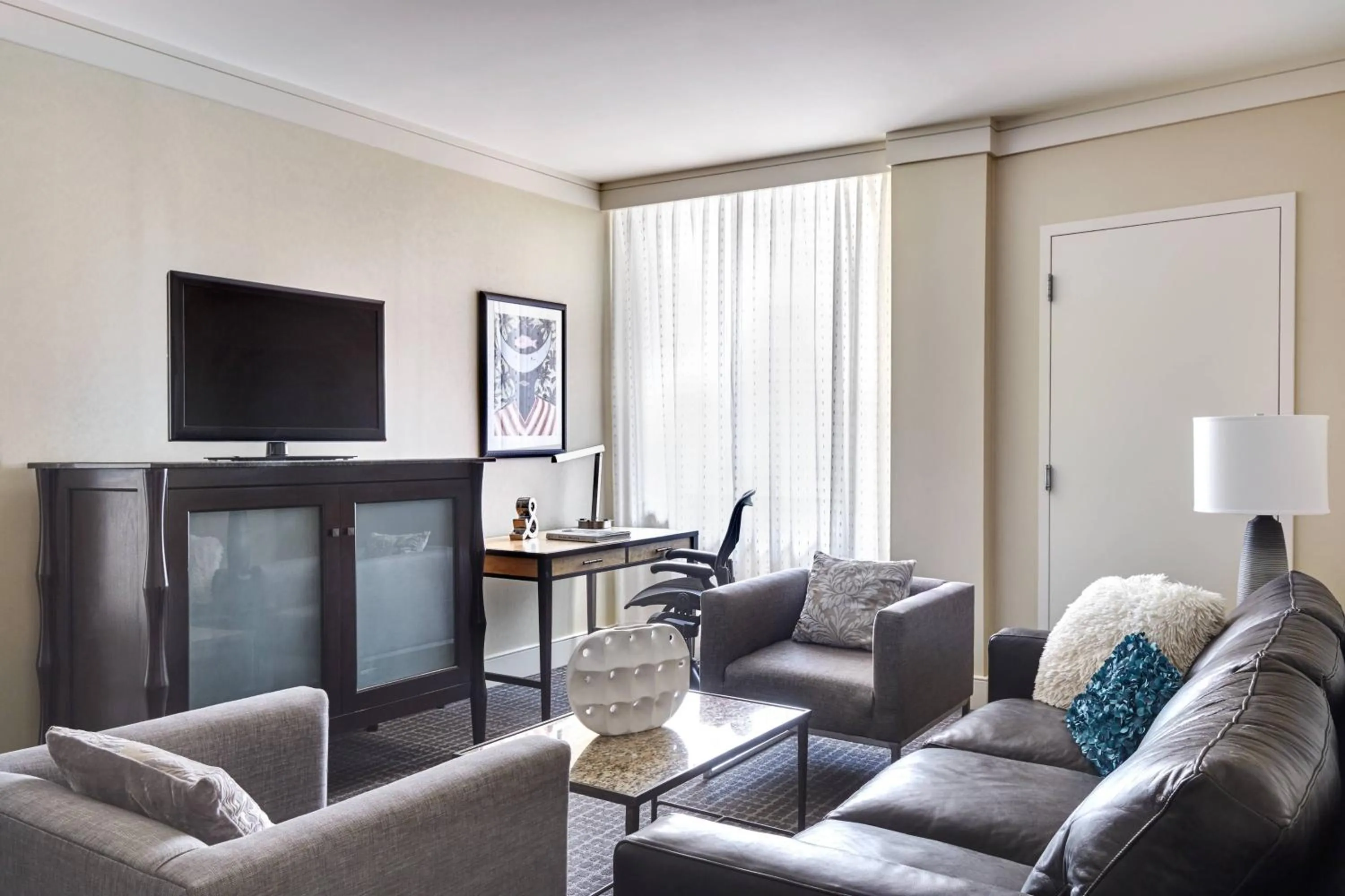 Bedroom in Renaissance New Orleans Arts Warehouse District Hotel