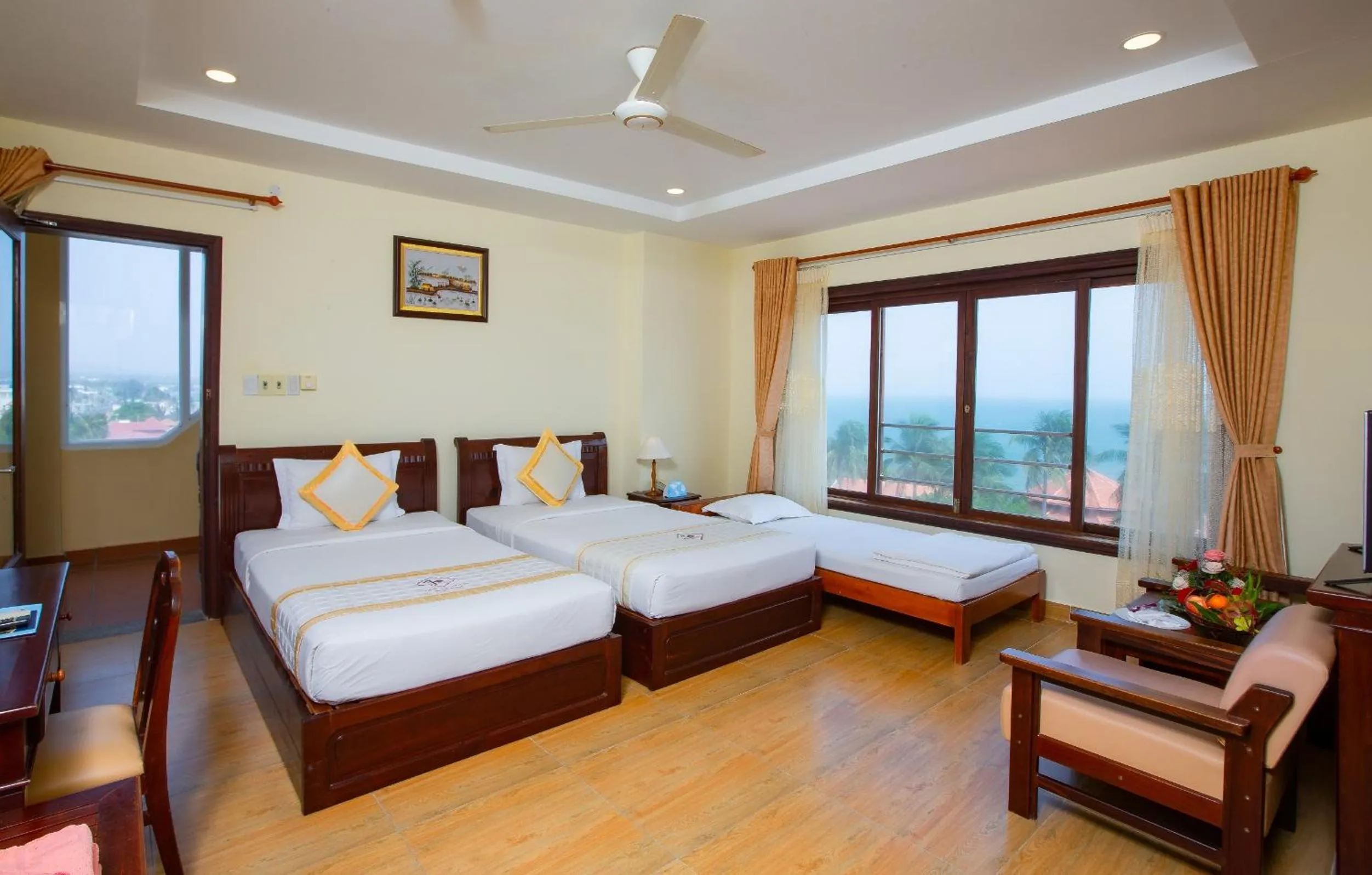 Bed in TIEN DAT MUI NE Resort & Spa