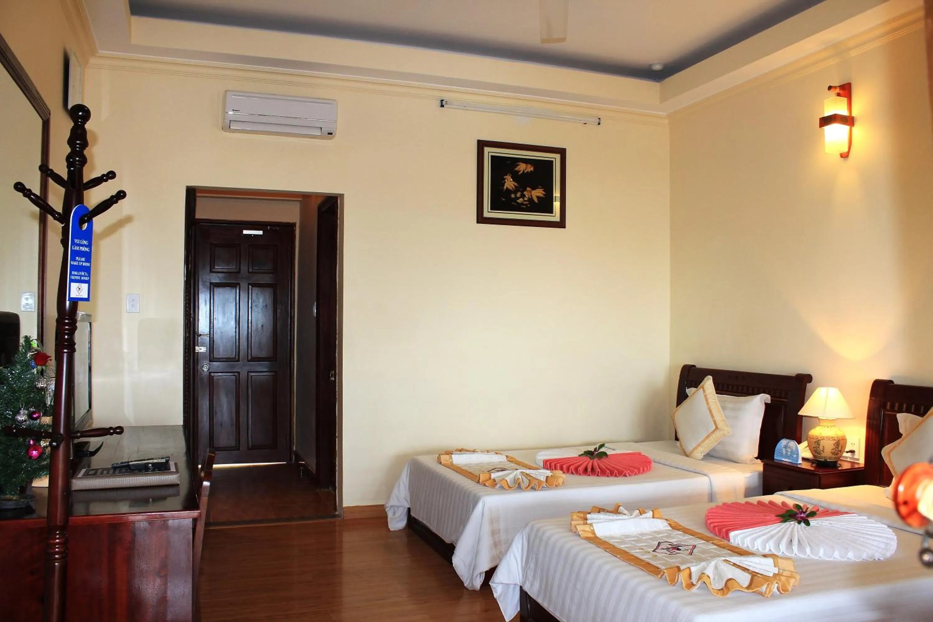 Property building, Bed in TIEN DAT MUI NE Resort & Spa