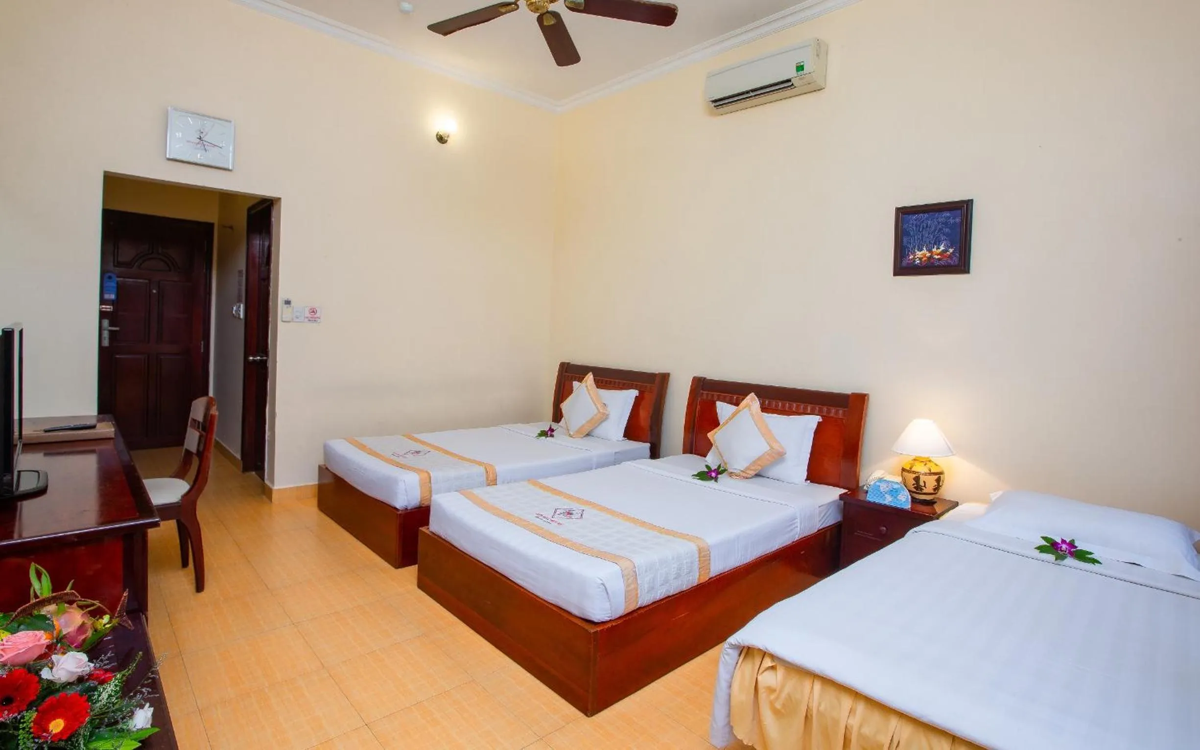 Bed in TIEN DAT MUI NE Resort & Spa