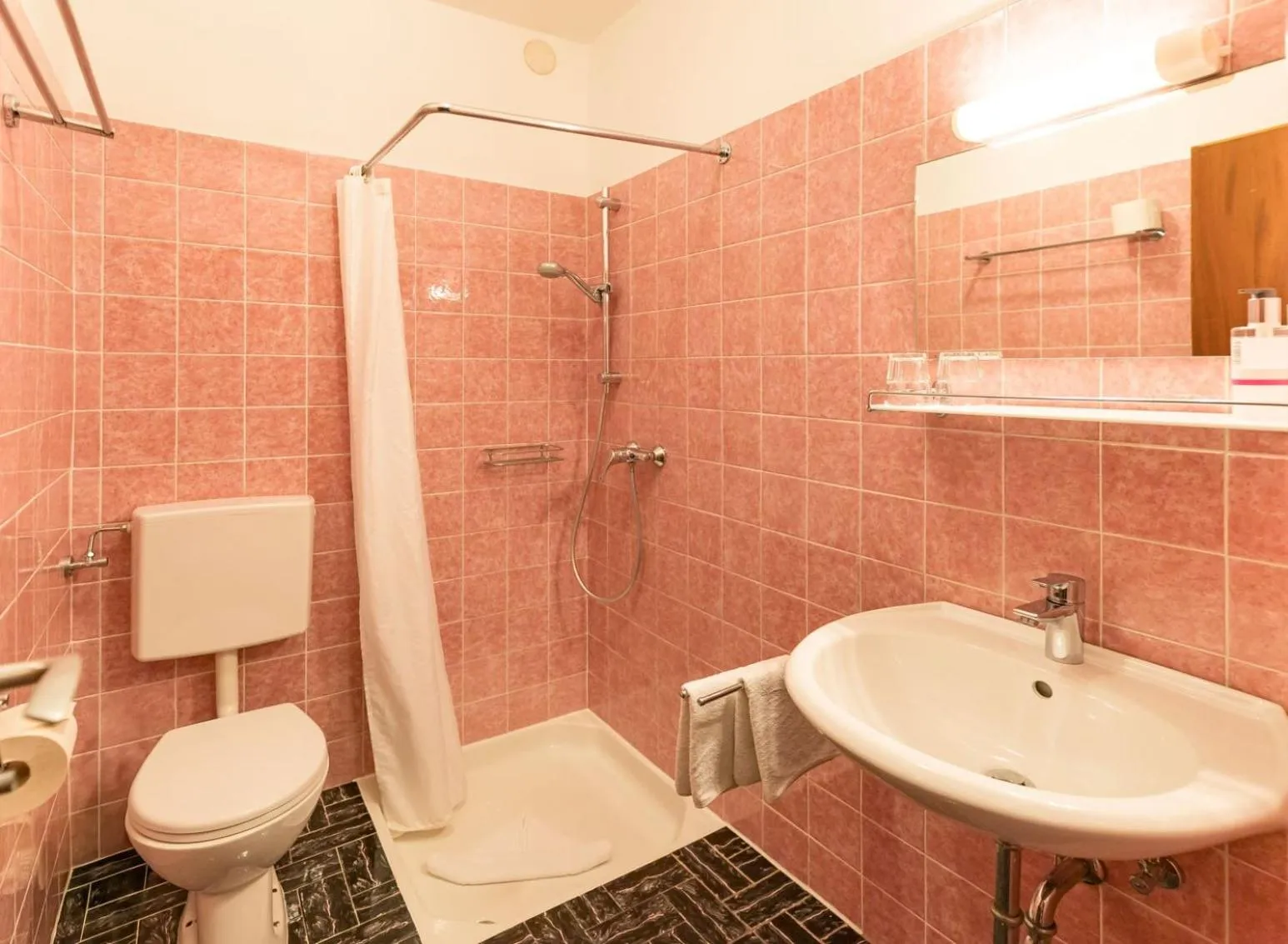 Bathroom in Ferienherbergen S & J Zeisz