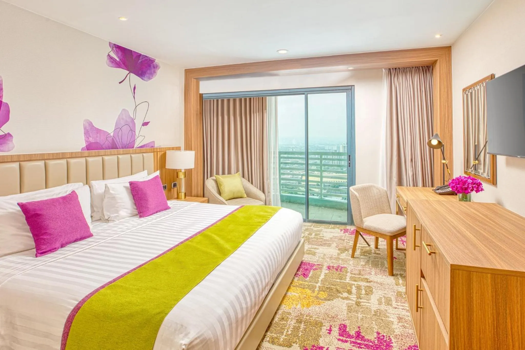 Bed in Eastwood Richmonde Hotel Quezon City