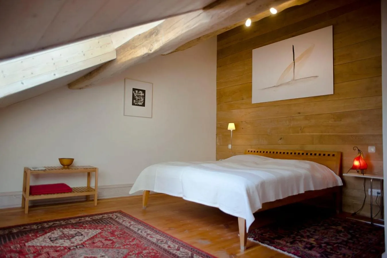 Photo of the whole room, Bed in Pas de Deux