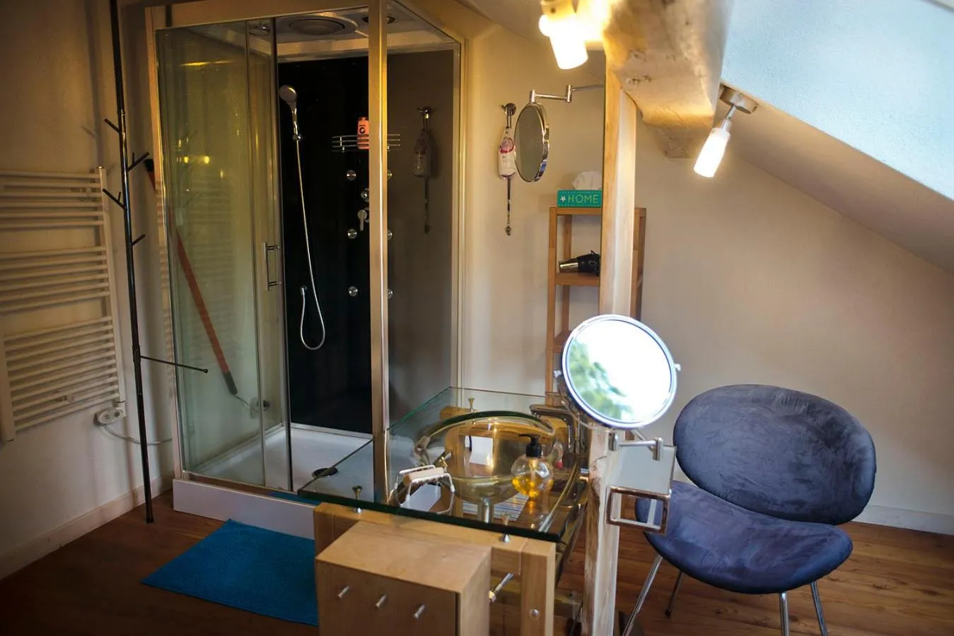 Area and facilities in Pas de Deux