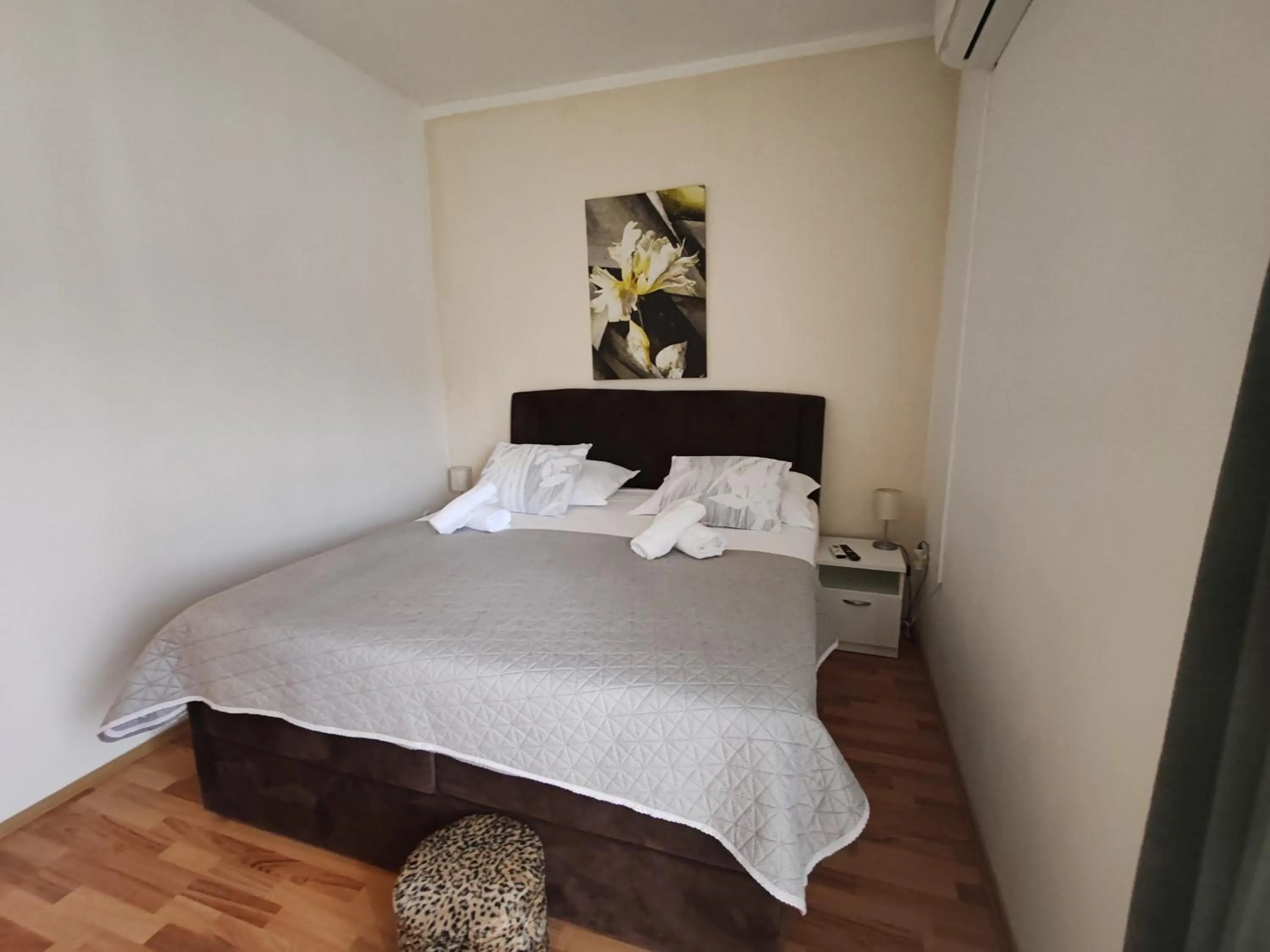 Bed in Apartments and pansion M&R