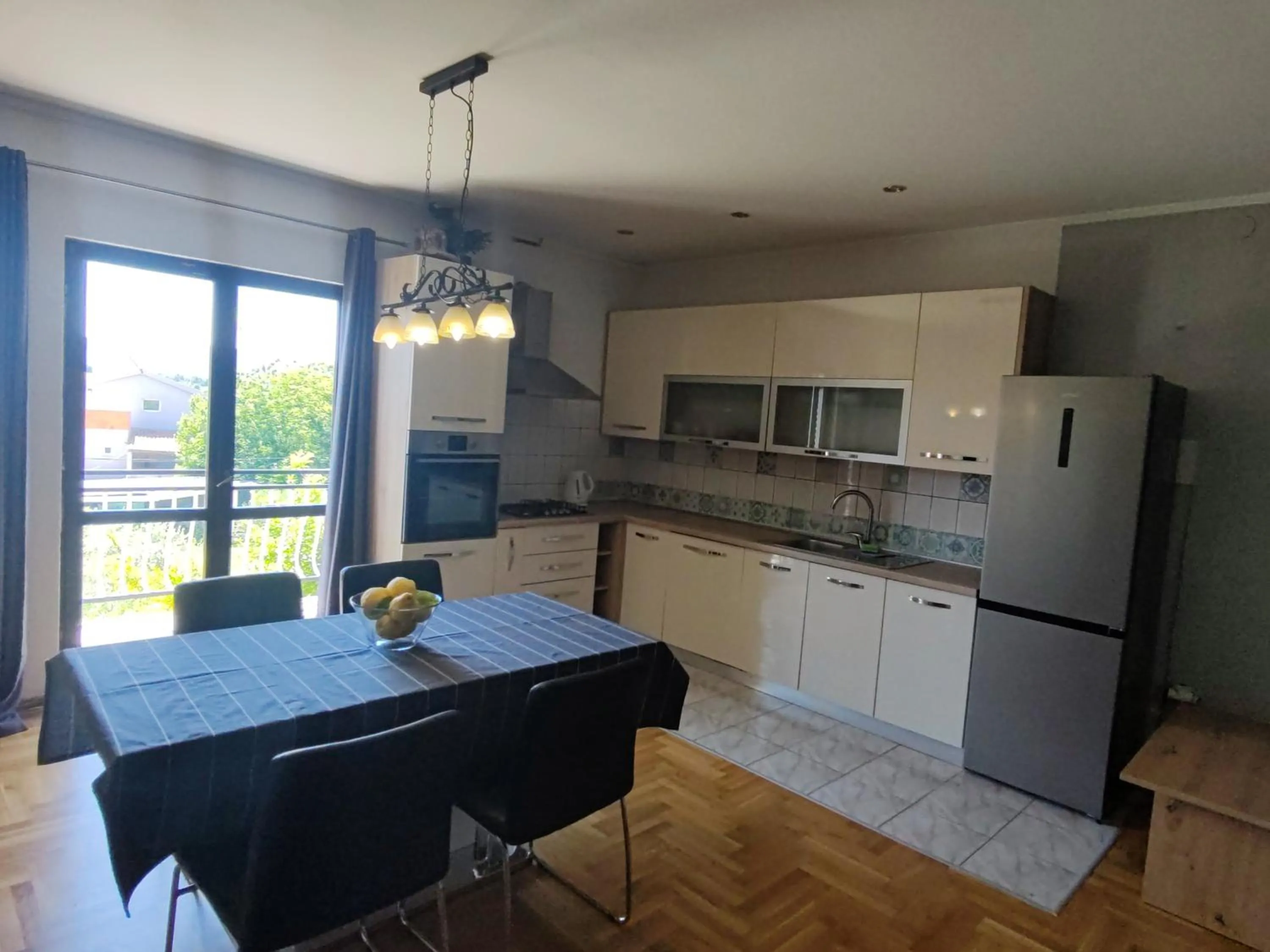 Restaurant/places to eat in Apartments and pansion M&R