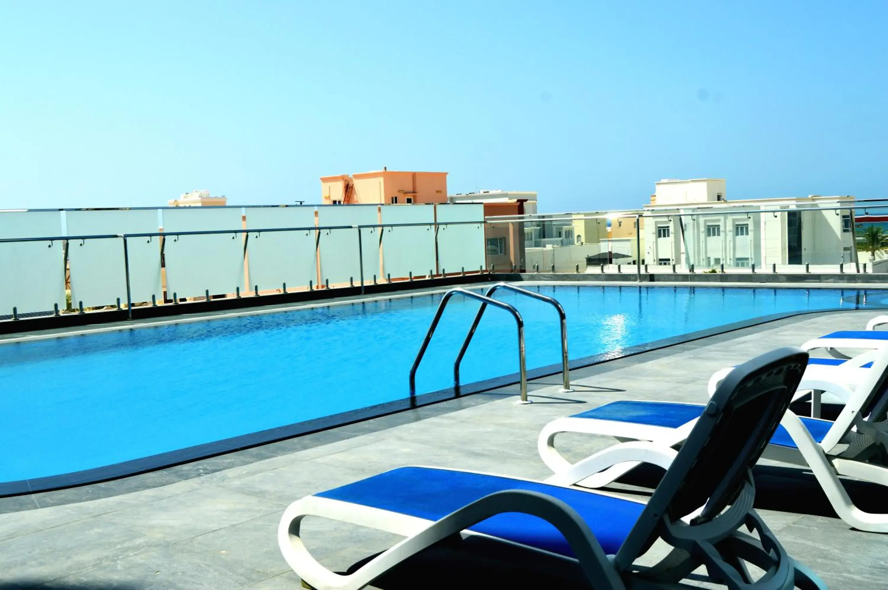 Swimming pool in Sur Grand Hotel Swimming pool in Sur Grand Hotel