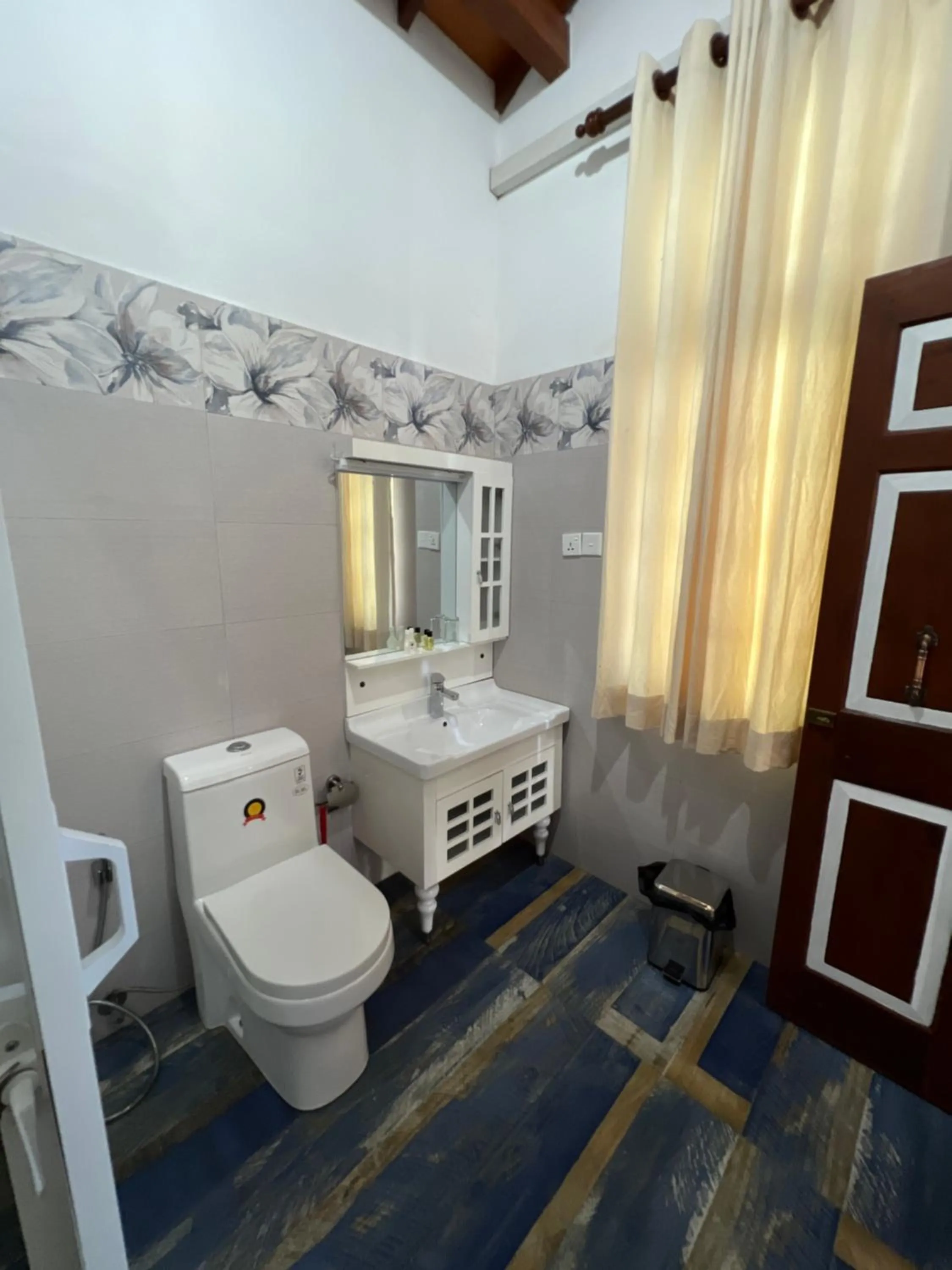 Bathroom in Sandali Walauwa