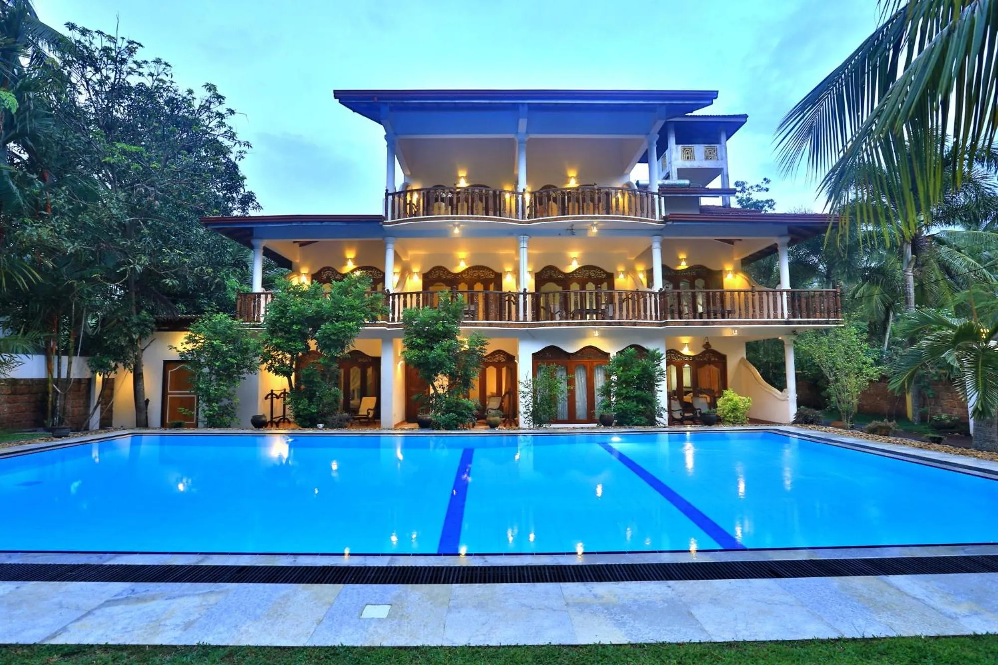 Swimming pool in Sandali Walauwa