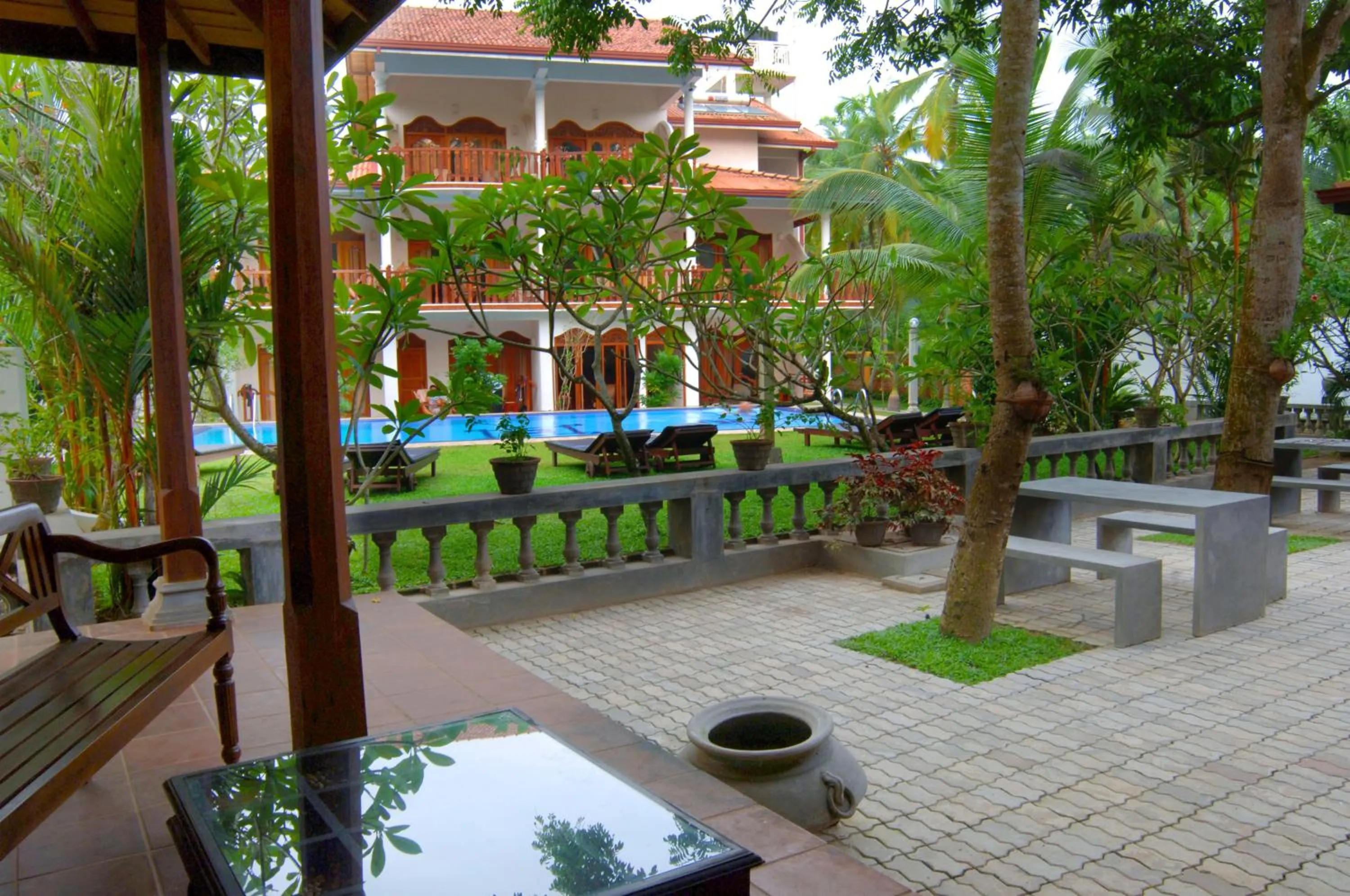 Pool view in Sandali Walauwa