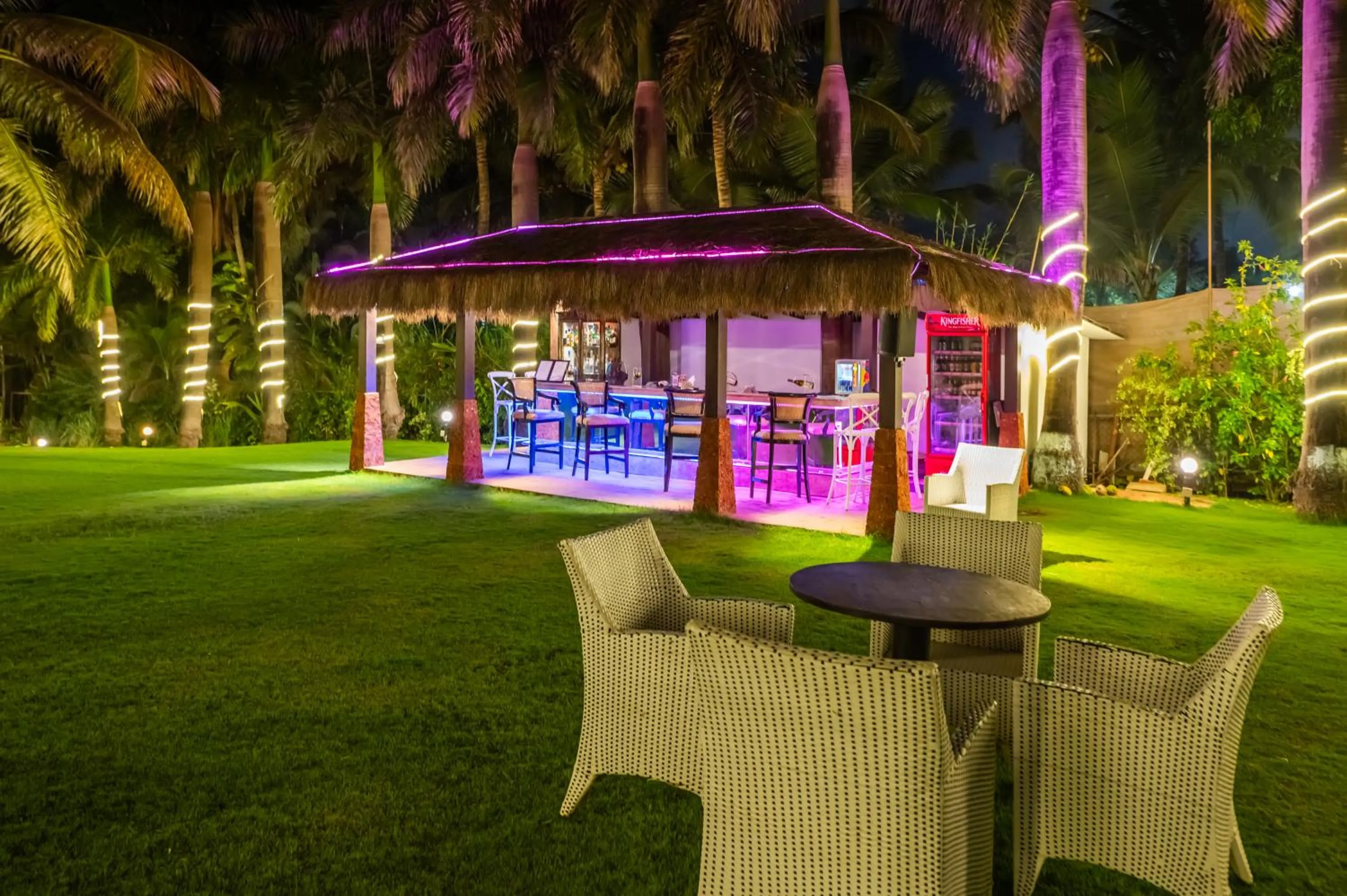 Lounge or bar in O Hotel Goa, Candolim Beach