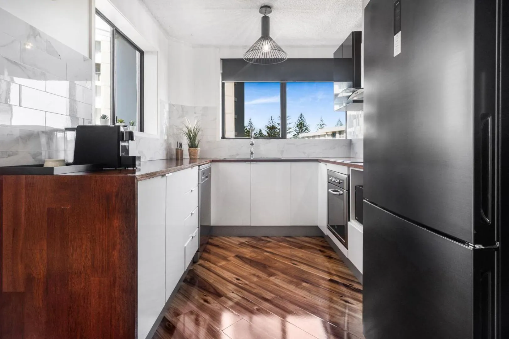 Kitchen or kitchenette in Horizons Holiday Apartments - OFFICIAL