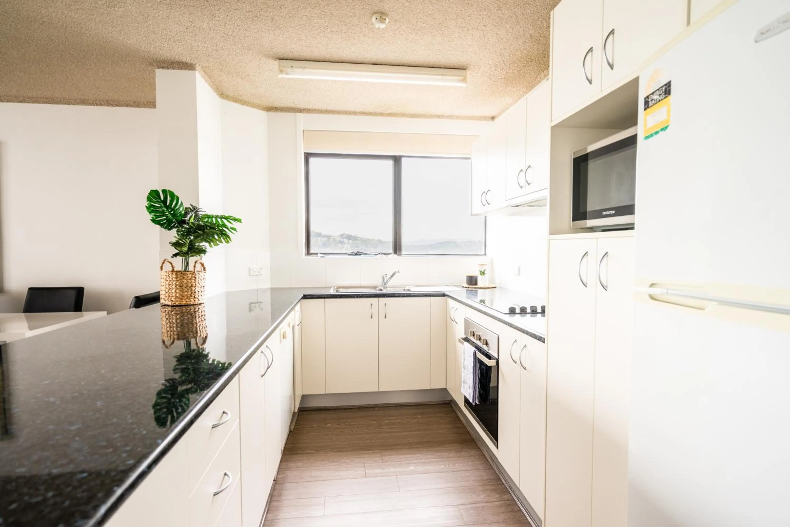 Kitchen or kitchenette in Horizons Holiday Apartments - OFFICIAL