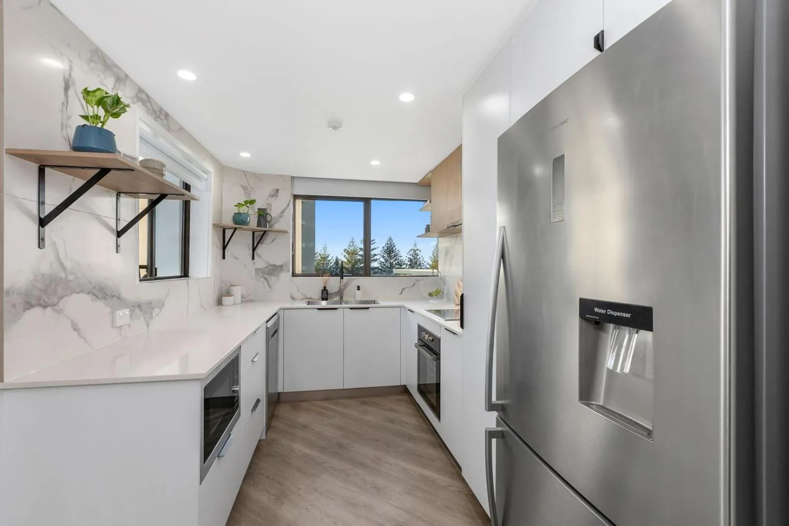 Kitchen or kitchenette in Horizons Holiday Apartments - OFFICIAL