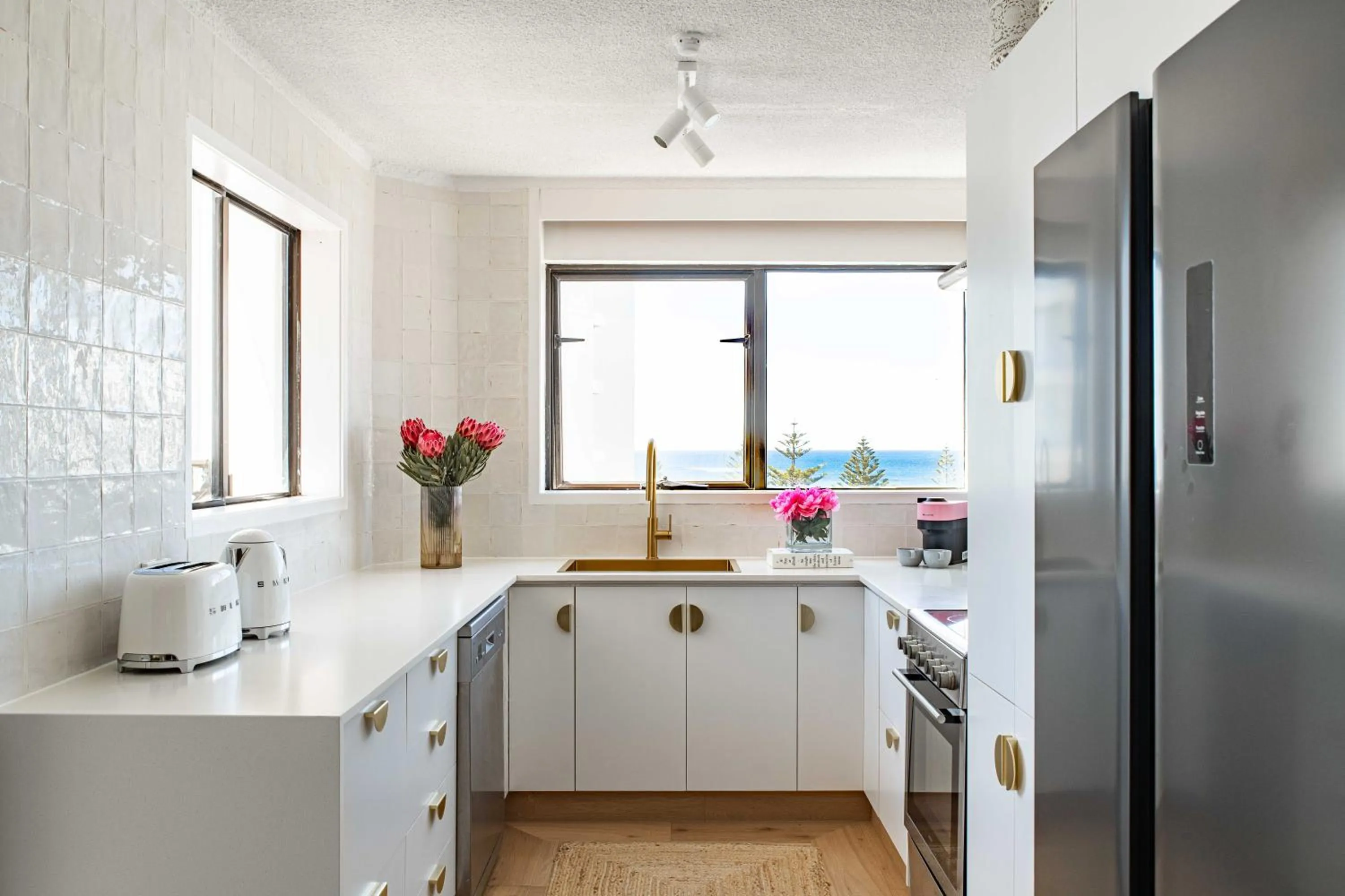 kitchen in Horizons Holiday Apartments - OFFICIAL