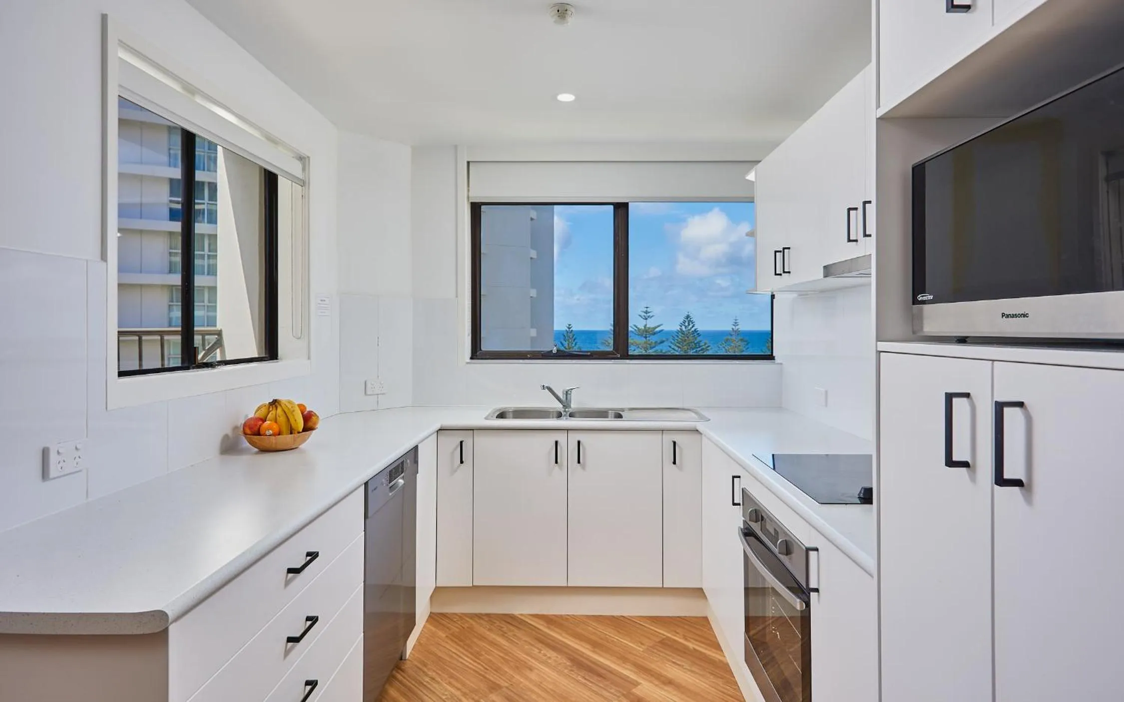 Kitchen or kitchenette in Horizons Holiday Apartments - OFFICIAL