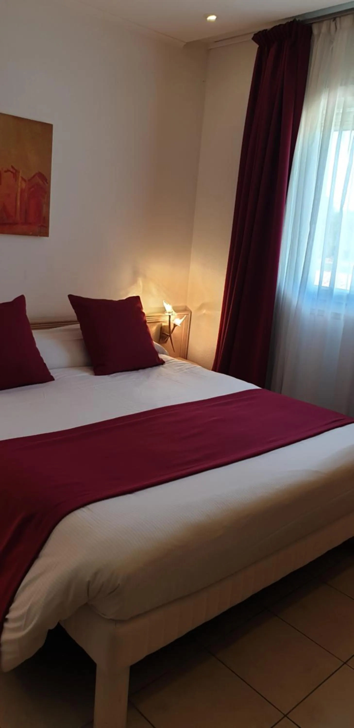 Bed in Logis Hôtel & Restaurant Le Fleurance