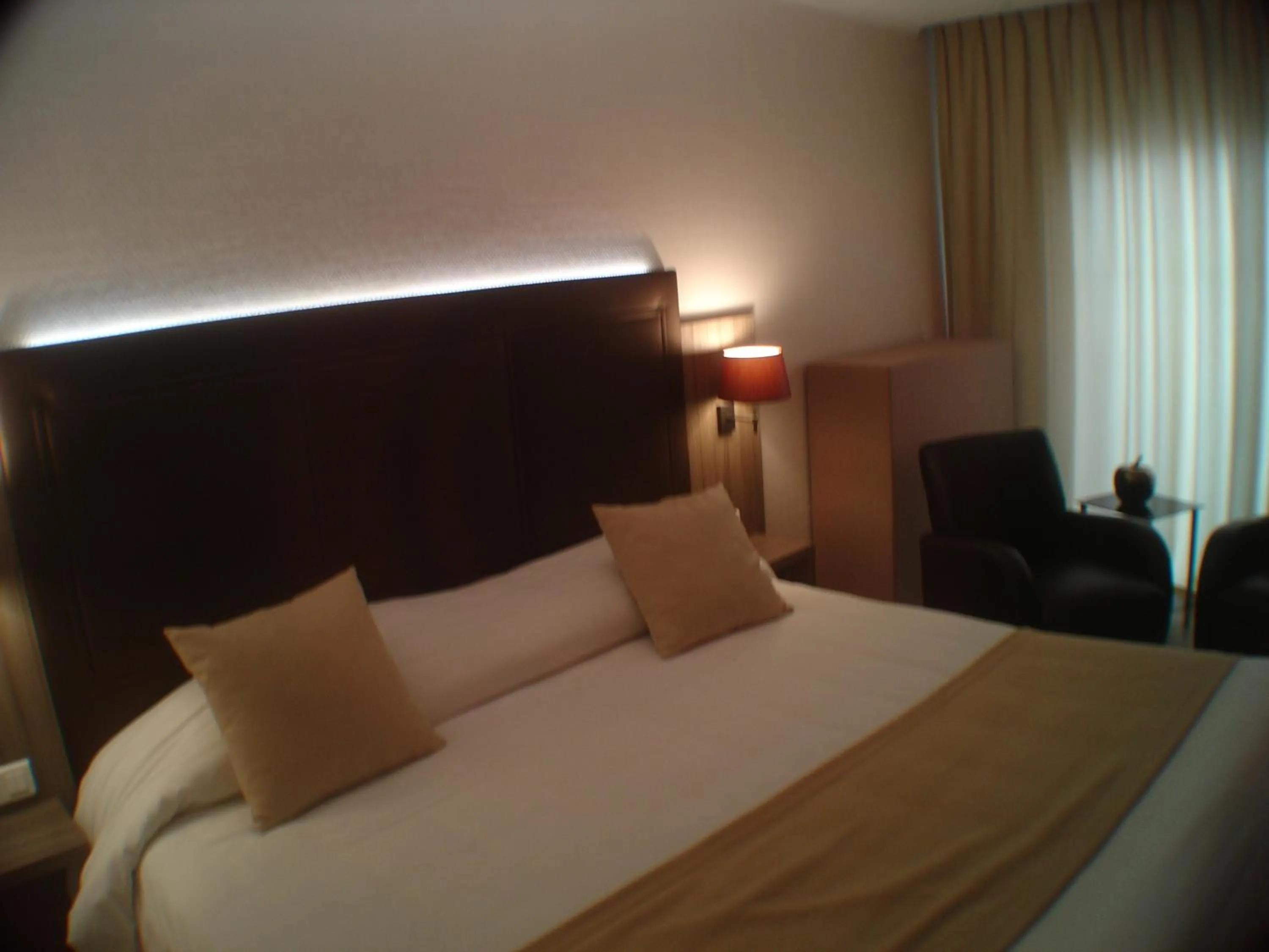 Bed in Logis Hôtel & Restaurant Le Fleurance