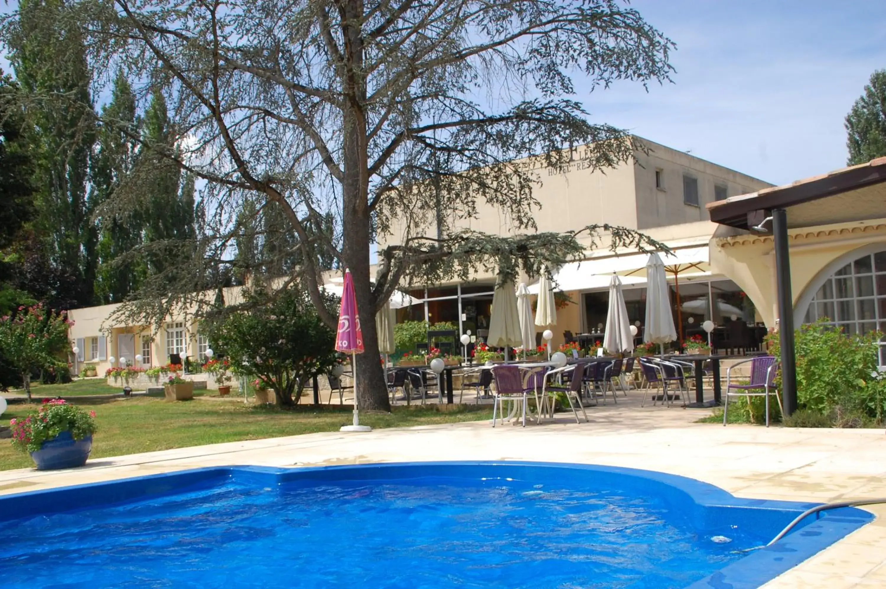 Summer in Logis Hôtel & Restaurant Le Fleurance Summer in Logis Hôtel & Restaurant Le Fleurance