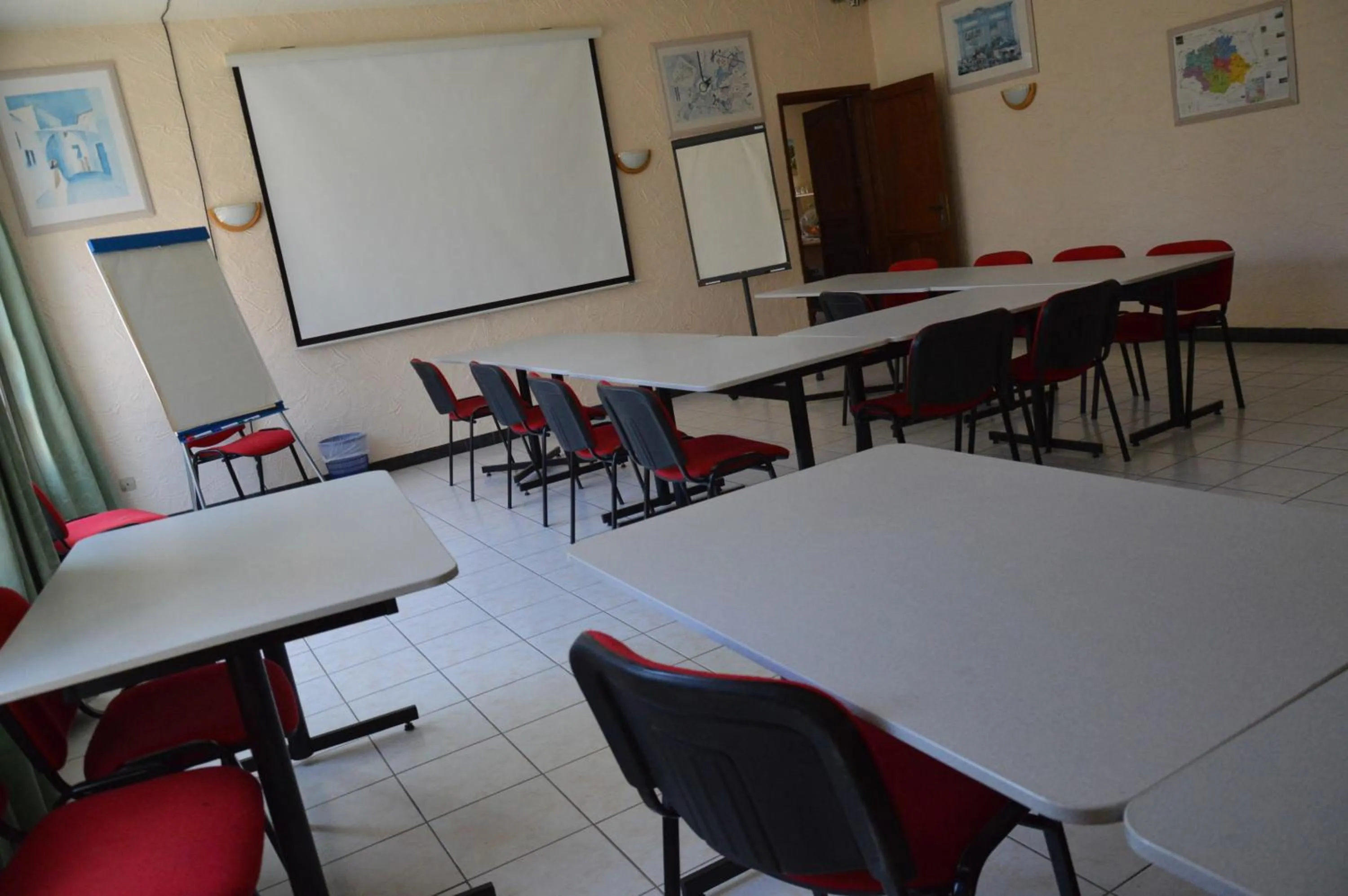 Business facilities in Logis Hôtel & Restaurant Le Fleurance