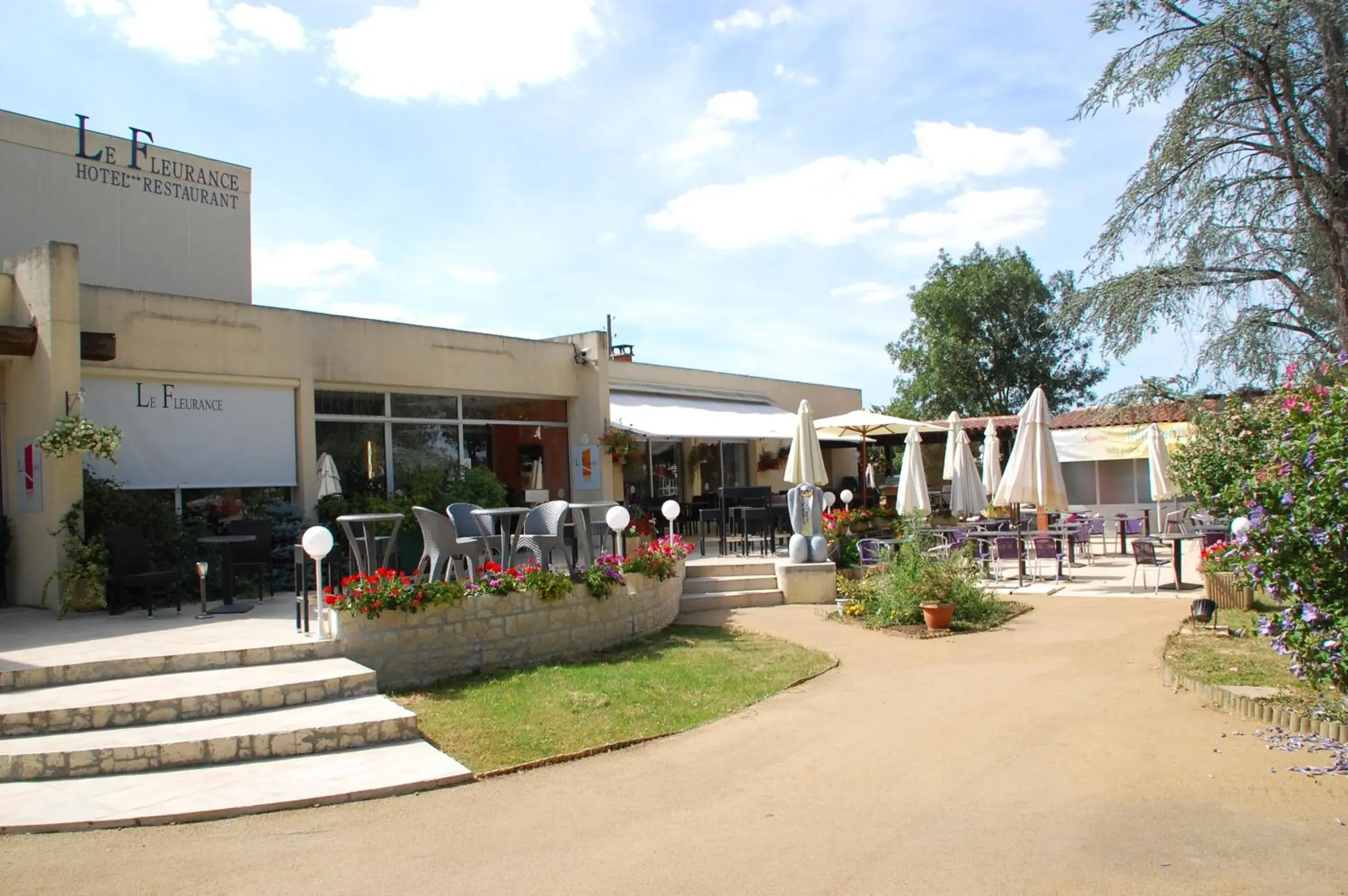 Facade/entrance in Logis Hôtel & Restaurant Le Fleurance Facade/entrance in Logis Hôtel & Restaurant Le Fleurance