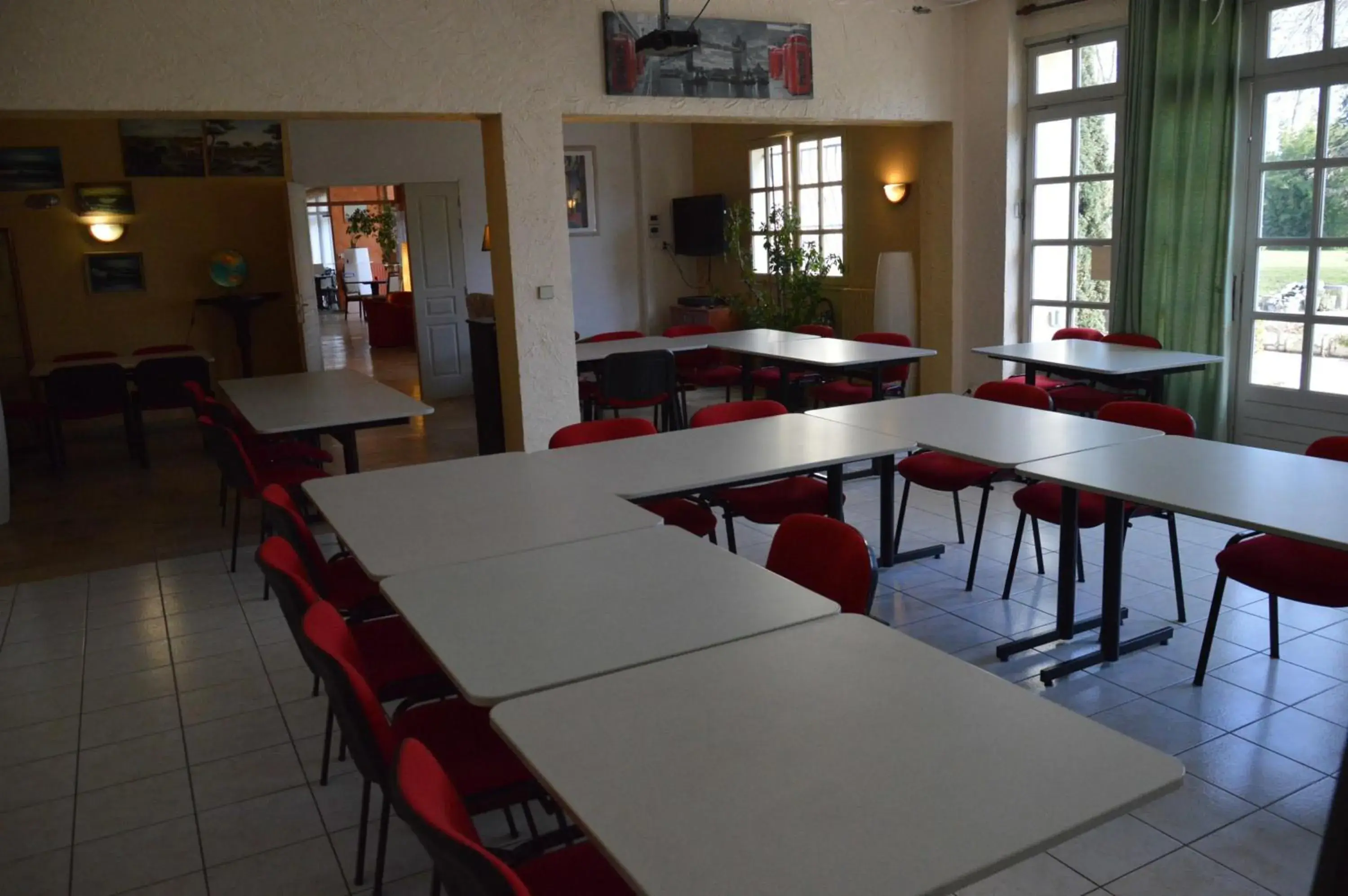 Business facilities in Logis Hôtel & Restaurant Le Fleurance Business facilities in Logis Hôtel & Restaurant Le Fleurance