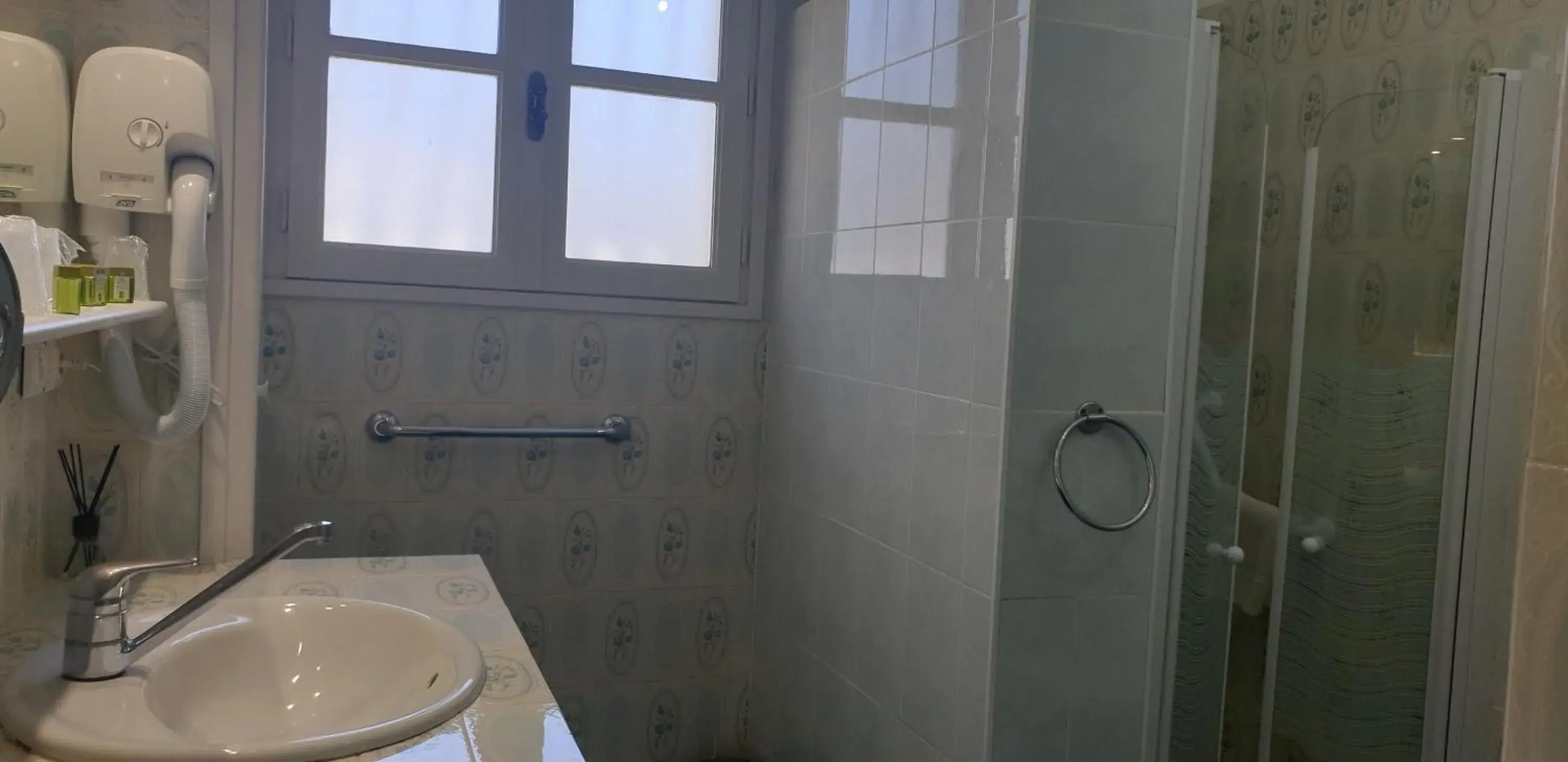 Logis Hôtel & Restaurant Le Fleurance Logis Hôtel & Restaurant Le Fleurance