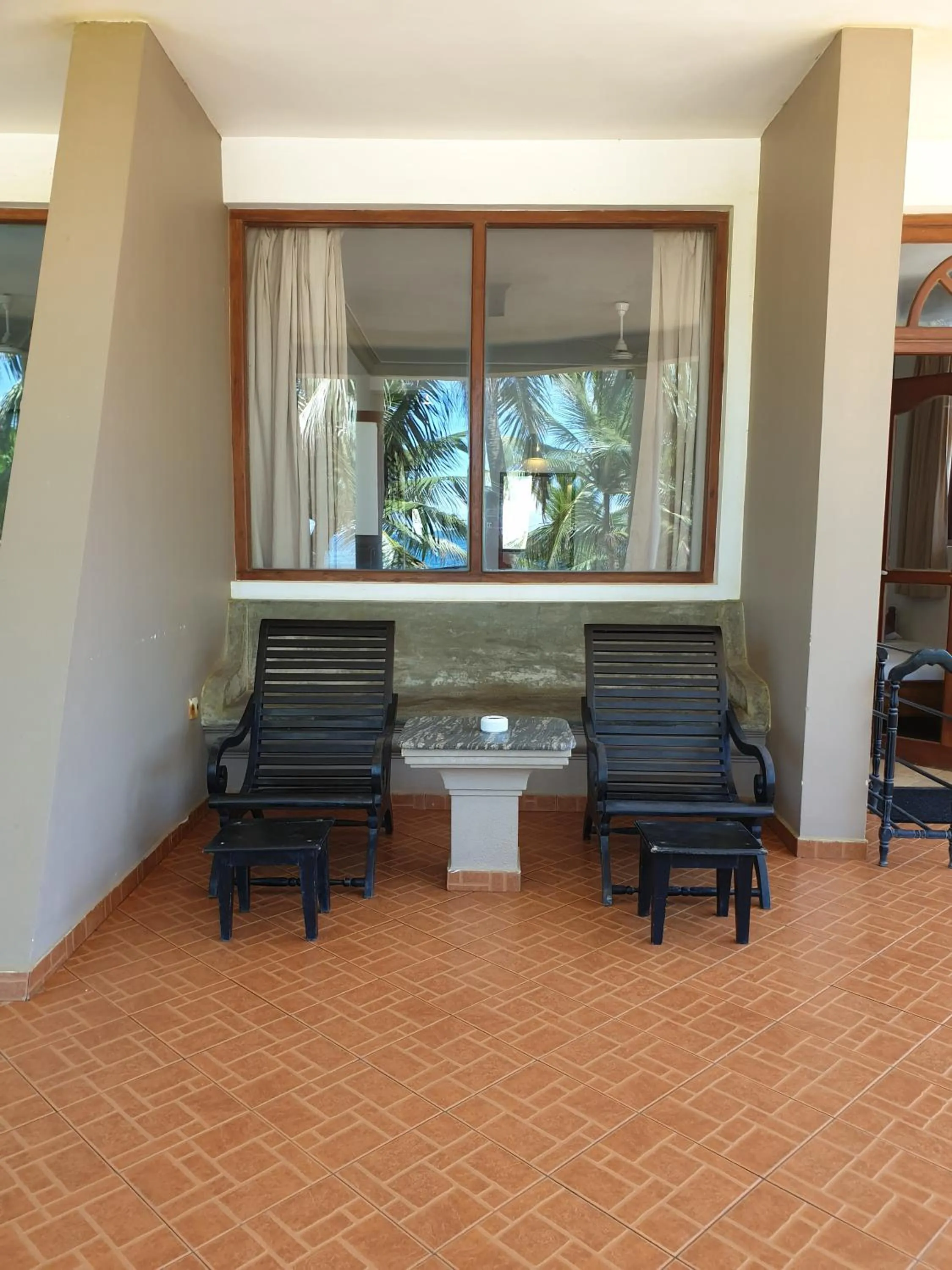 Seating area in Oasey Beach Hotel