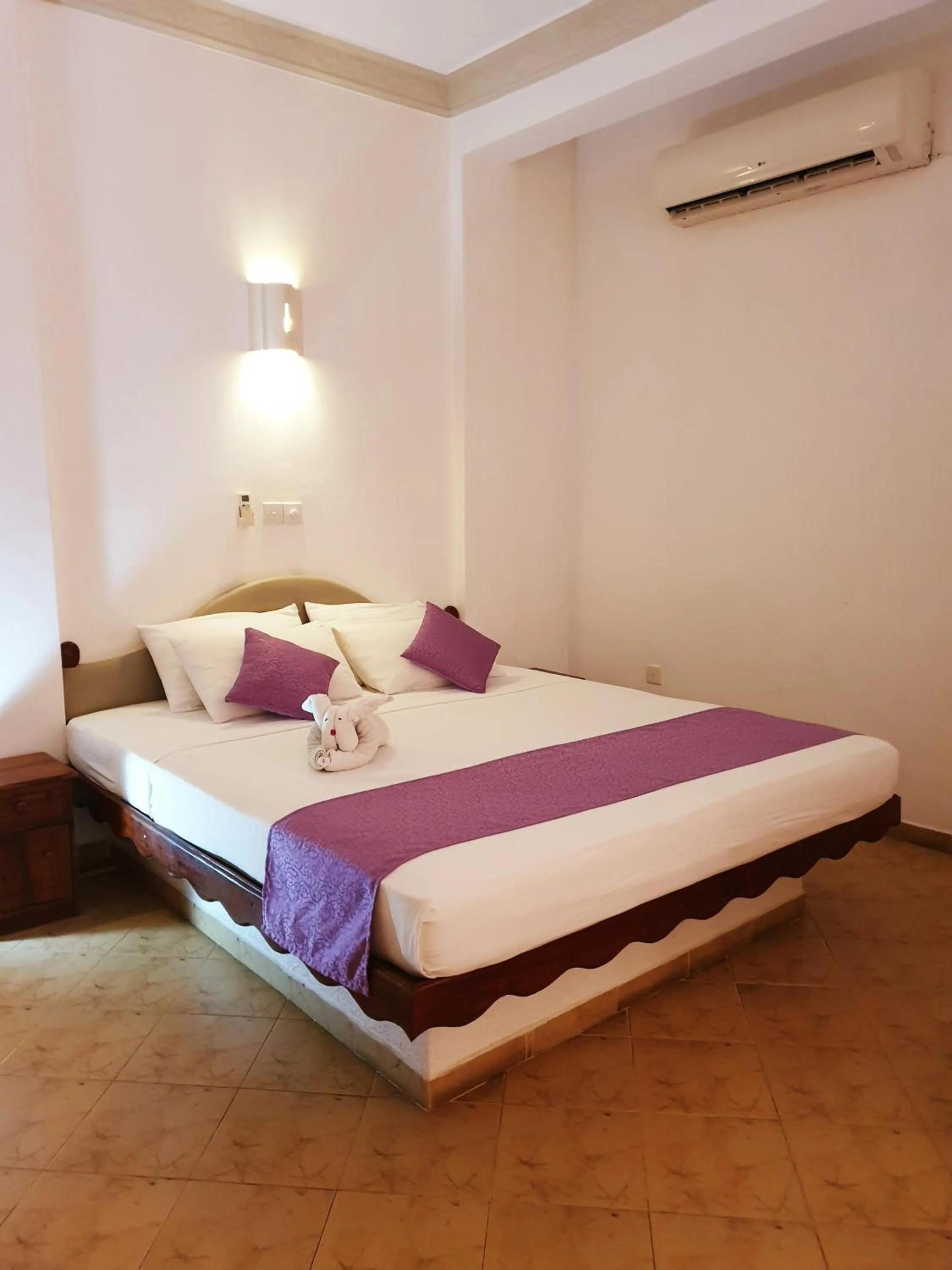 Bedroom, Bed in Oasey Beach Hotel