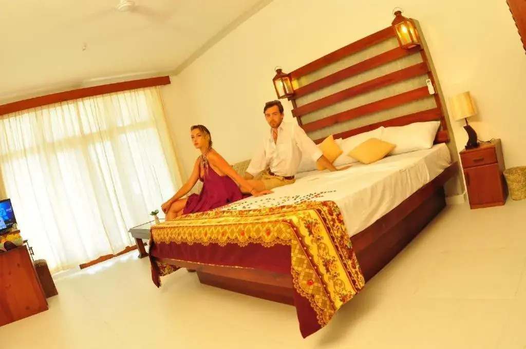 Property building, Bed in Oasey Beach Hotel Property building, Bed in Oasey Beach Hotel