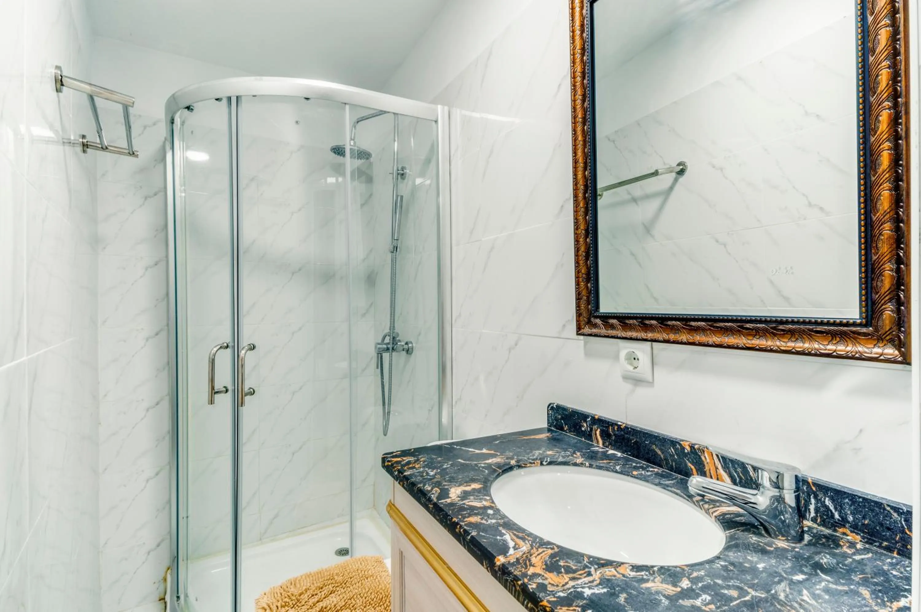 Shower in Costa Marbella Star Light