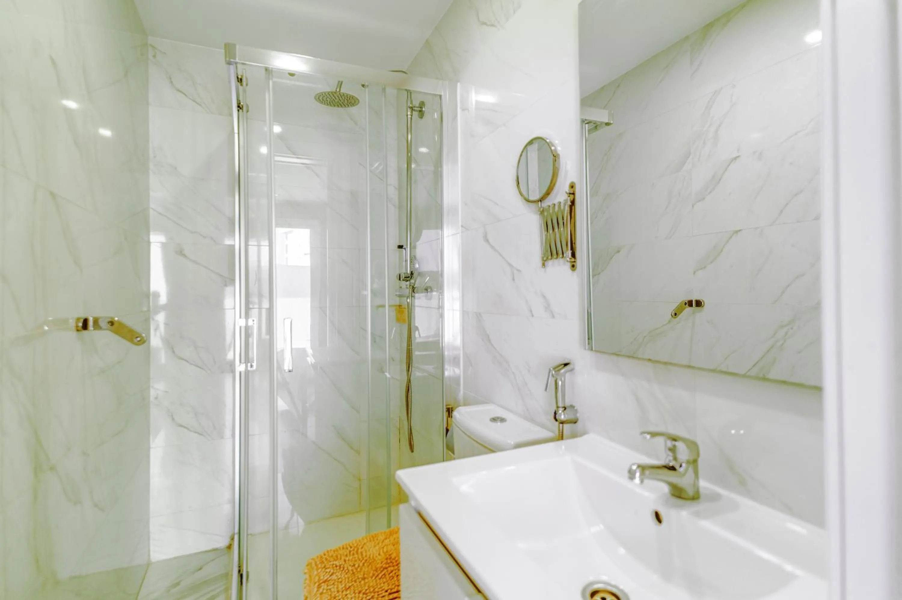 Shower in Costa Marbella Star Light