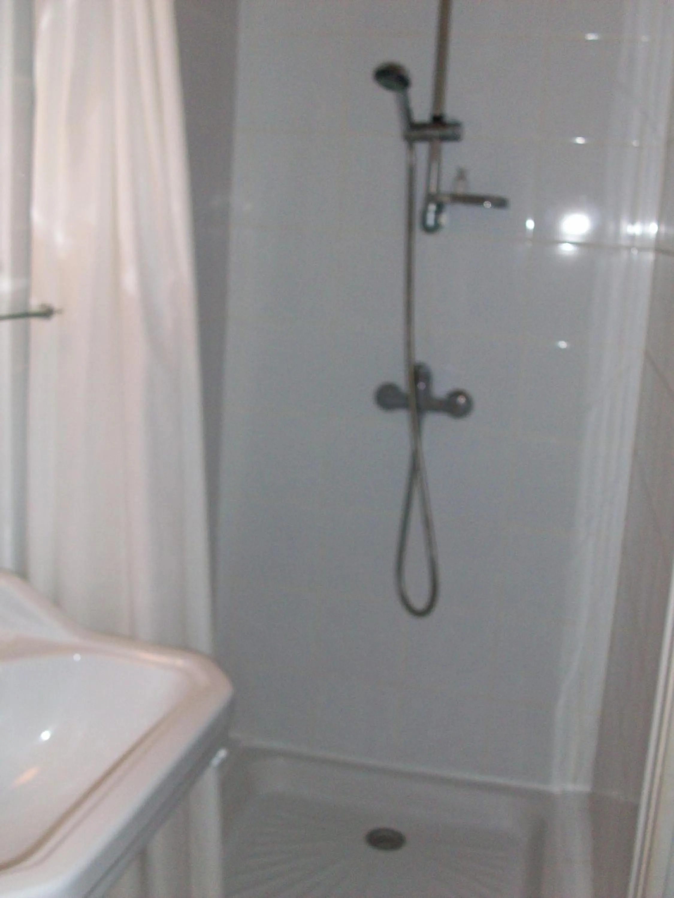 Shower in Le Domaine Du Chapitre