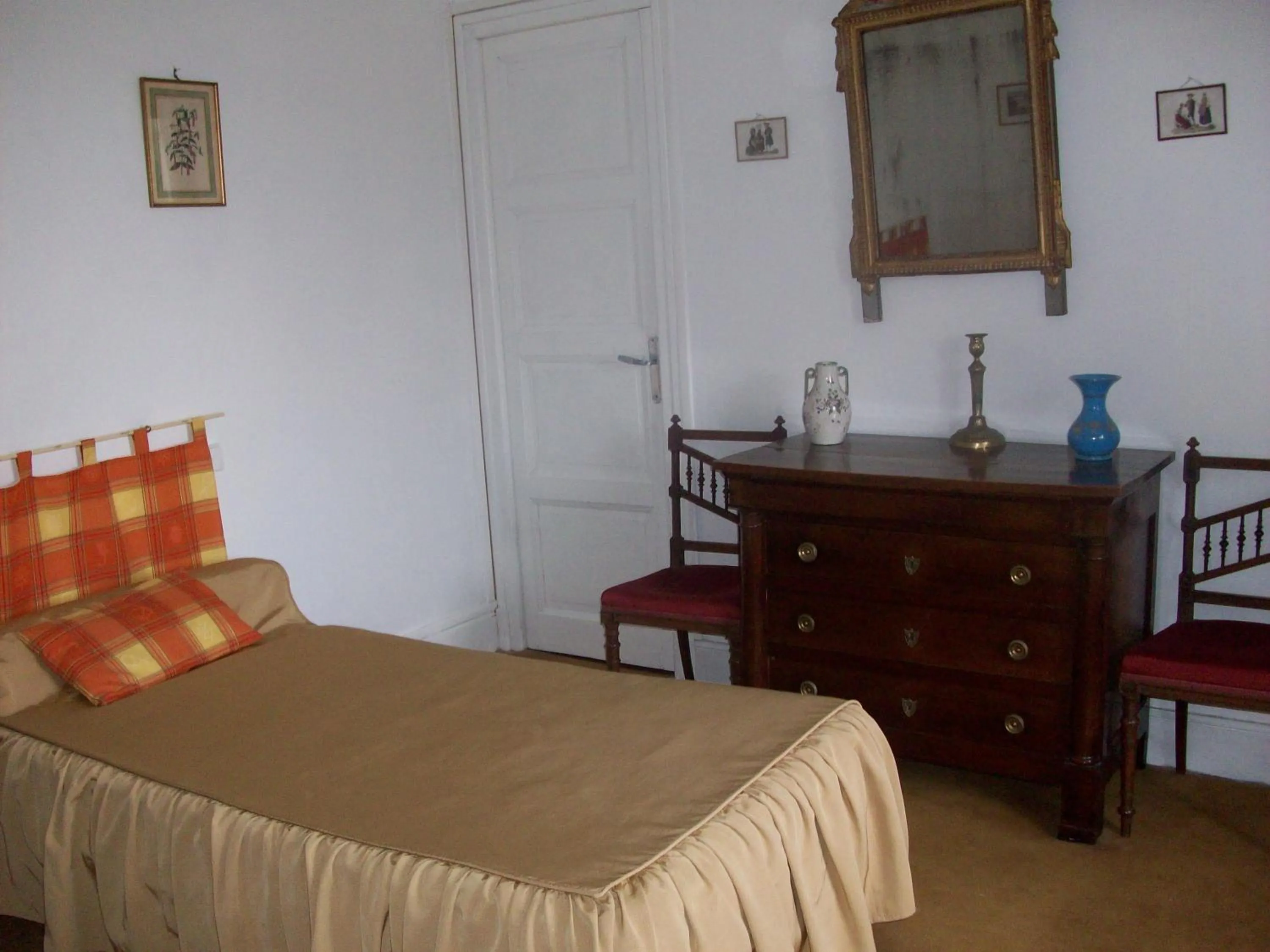 Decorative detail, Bed in Le Domaine Du Chapitre