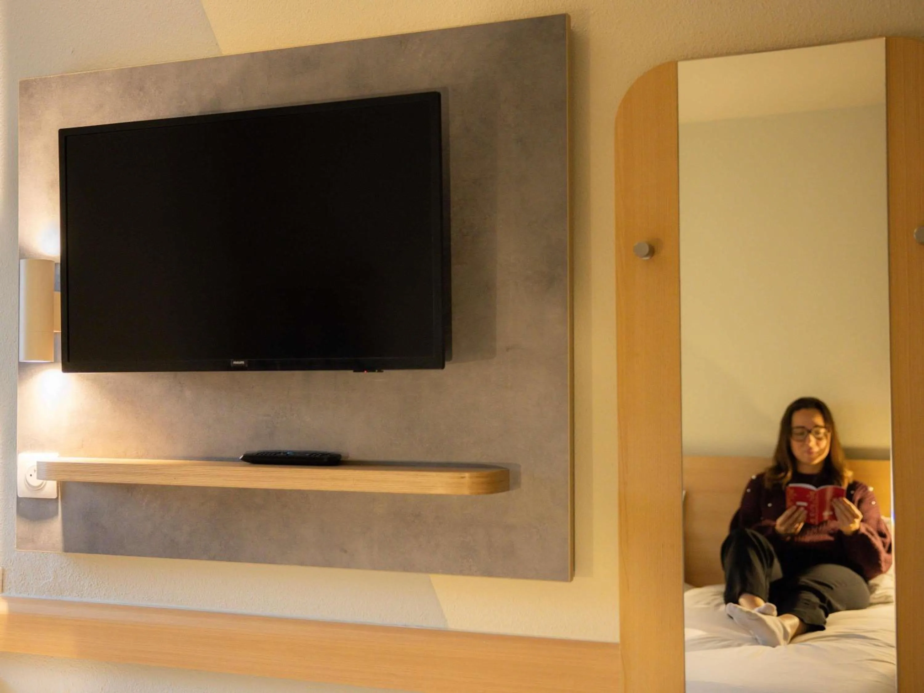 Bedroom in Hotel ibis budget Aix Les Bains - Grésy