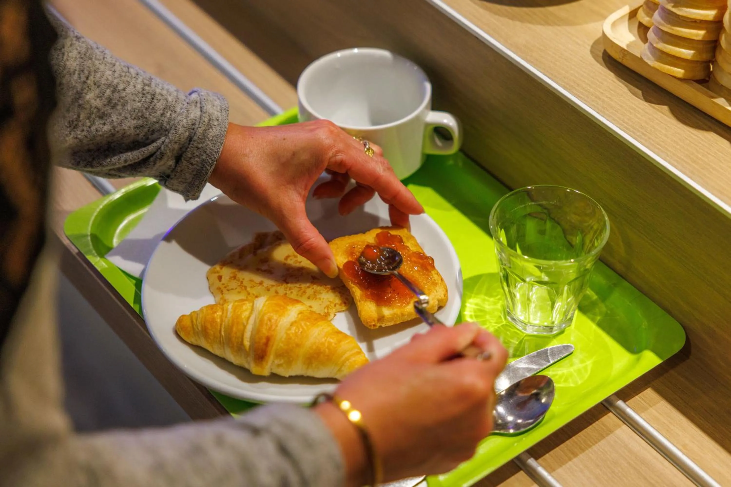 Breakfast in Hotel ibis budget Aix Les Bains - Grésy