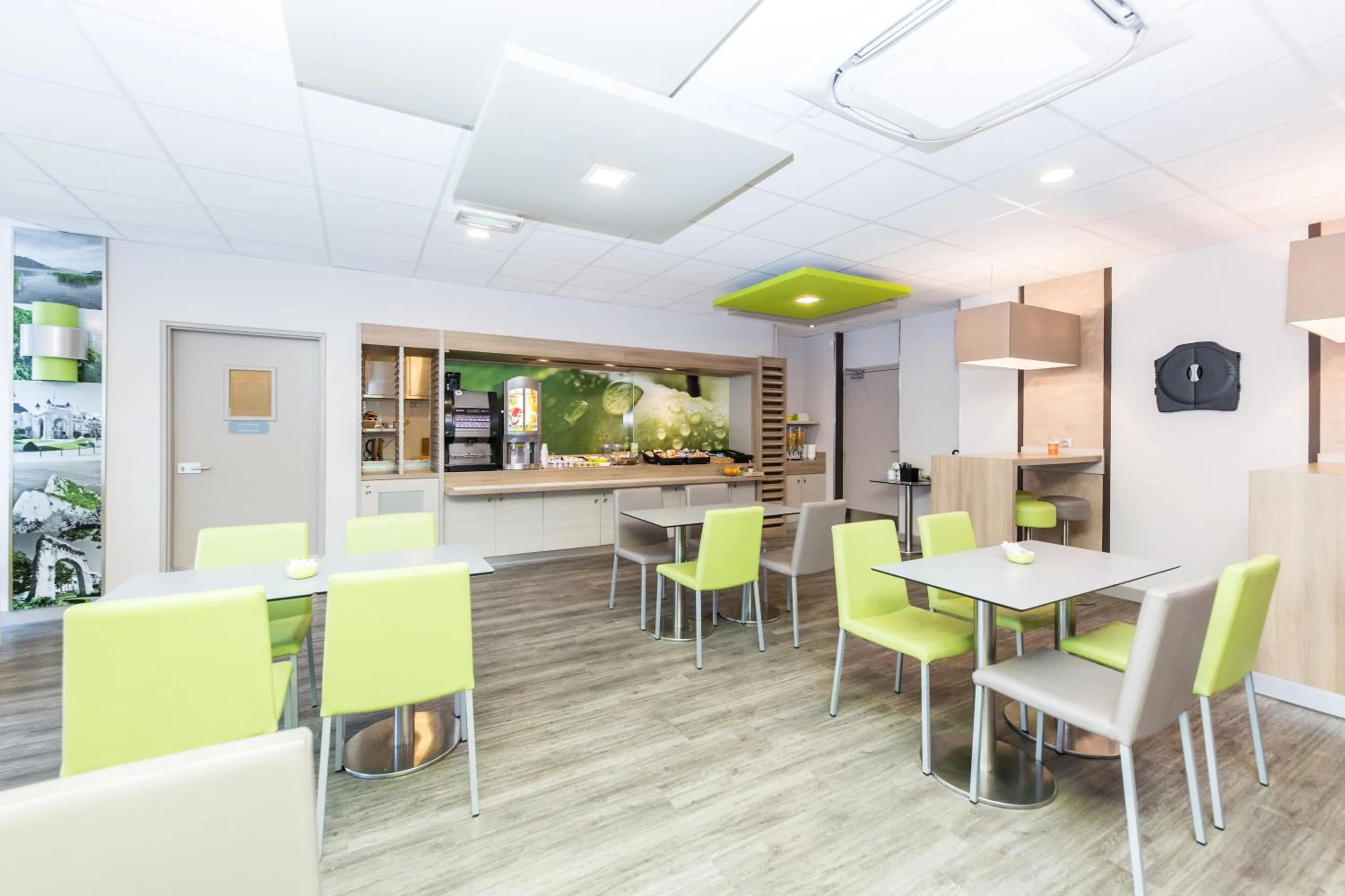 Lobby or reception in Hotel ibis budget Aix Les Bains - Grésy