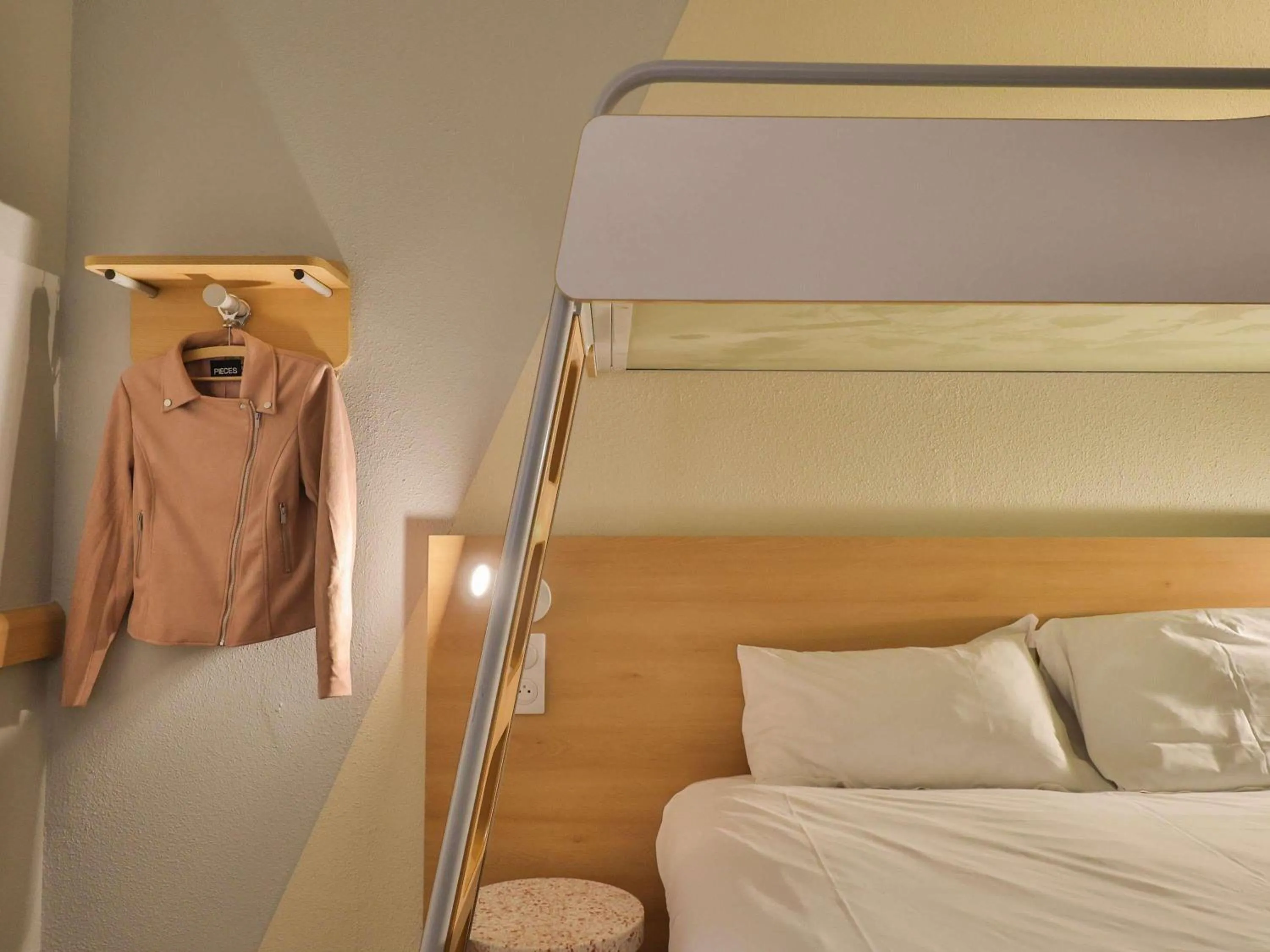 Bedroom, Bed in Hotel ibis budget Aix Les Bains - Grésy