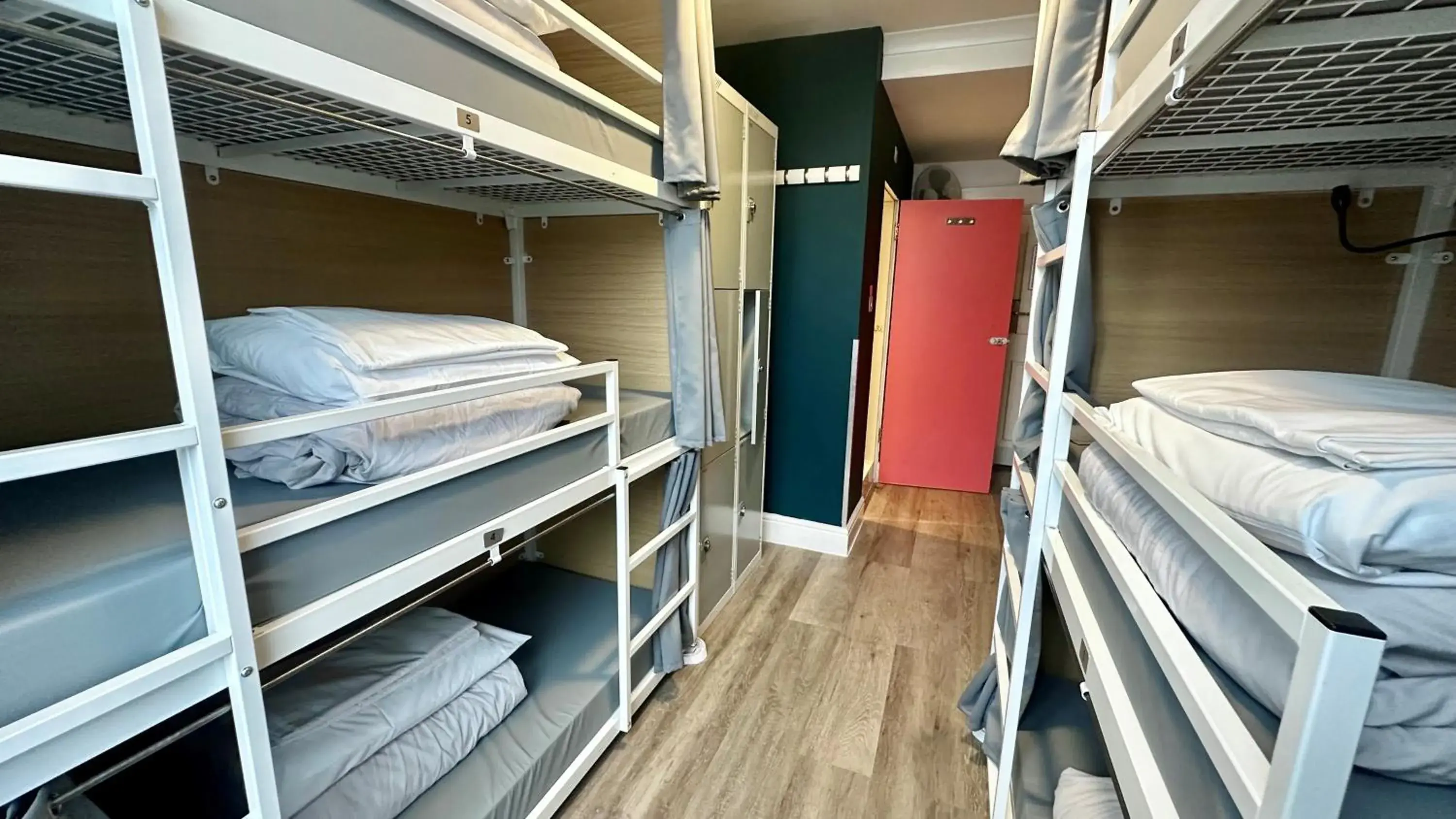 Bed in Smart Hyde Park View Bed in Smart Hyde Park View