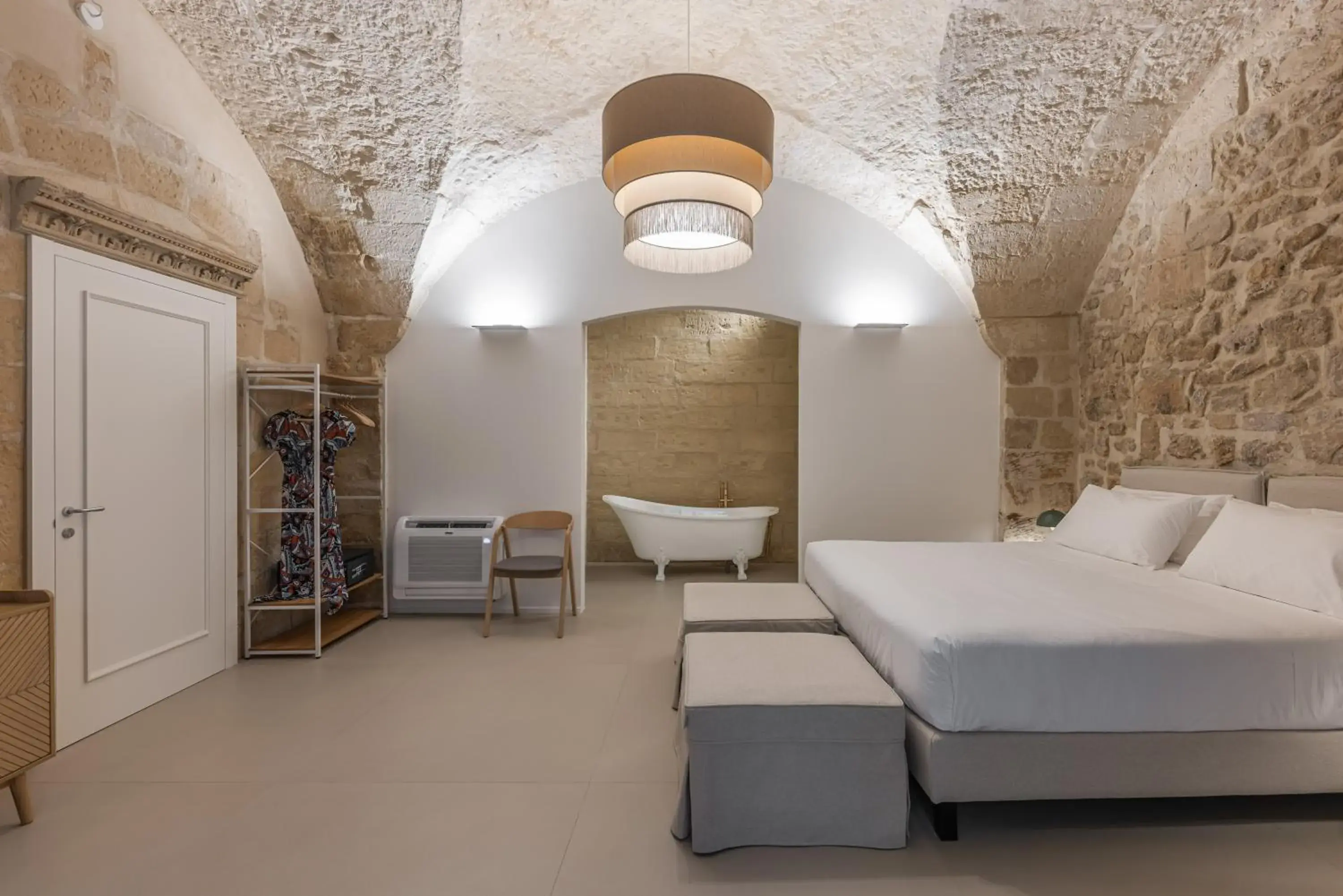 Bedroom, Bed in Arco Vecchio Urban Suite - Epoca Collection Bedroom, Bed in Arco Vecchio Urban Suite - Epoca Collection