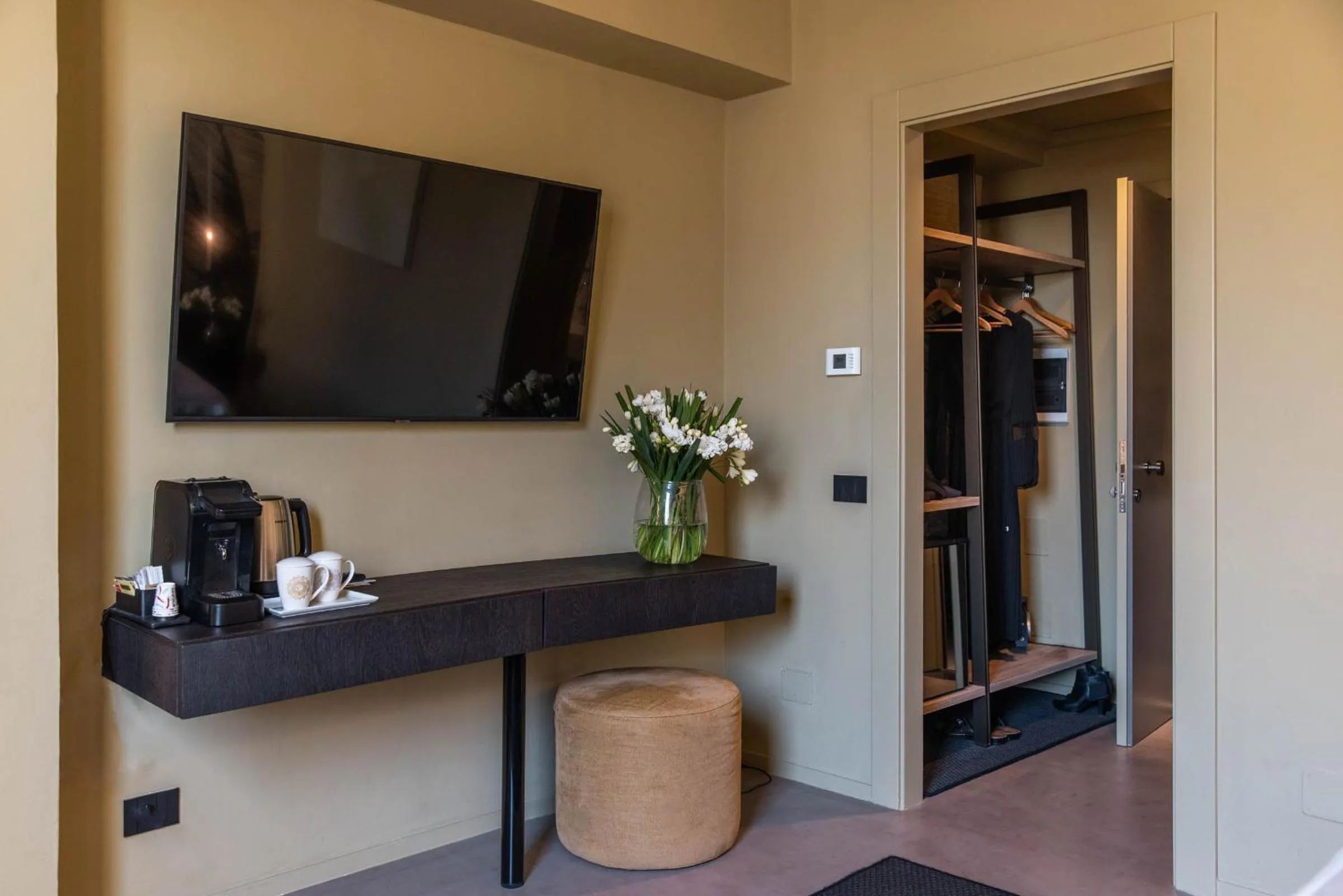 furniture in Arco Vecchio Urban Suite - Epoca Collection