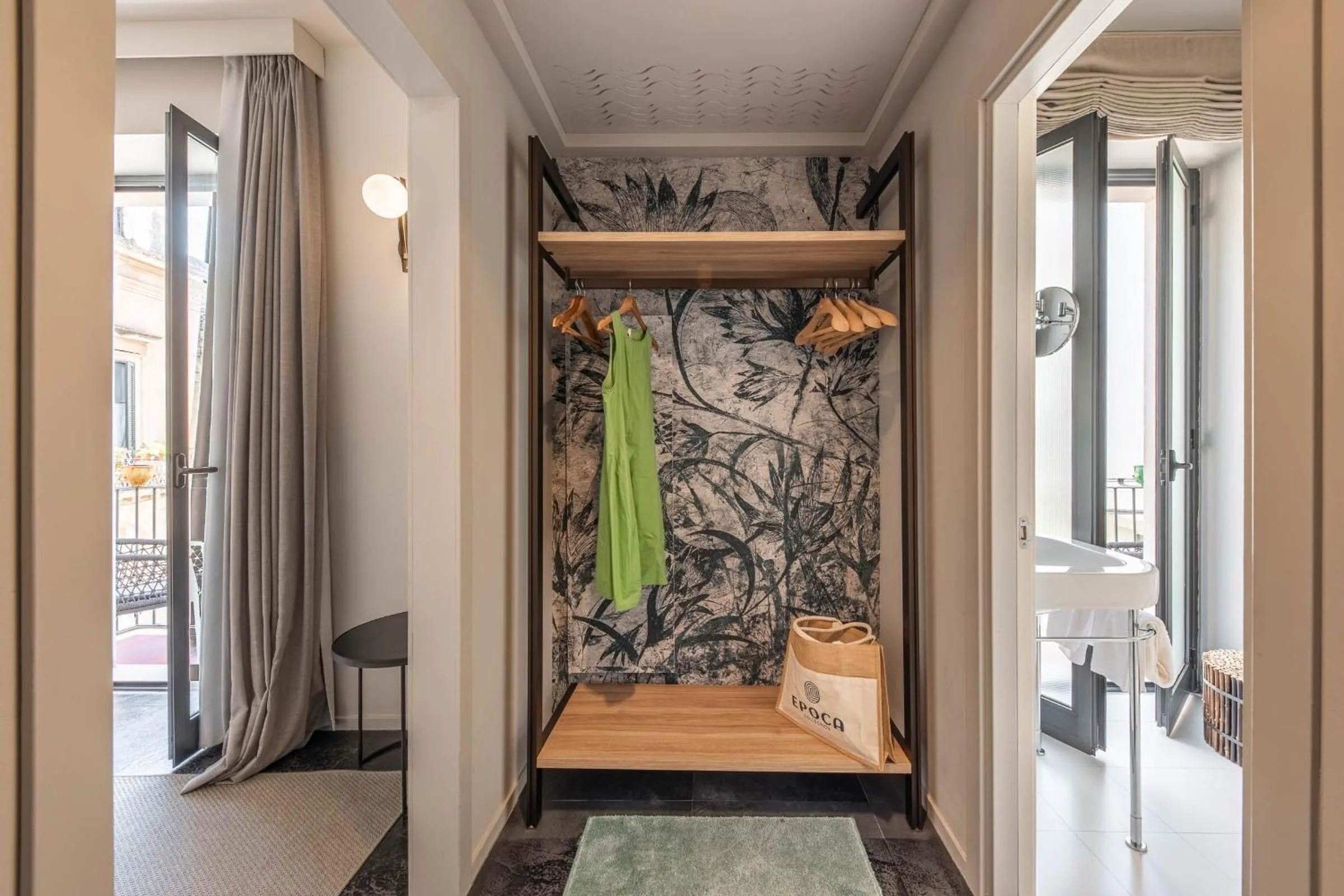 wardrobe in Arco Vecchio Urban Suite - Epoca Collection