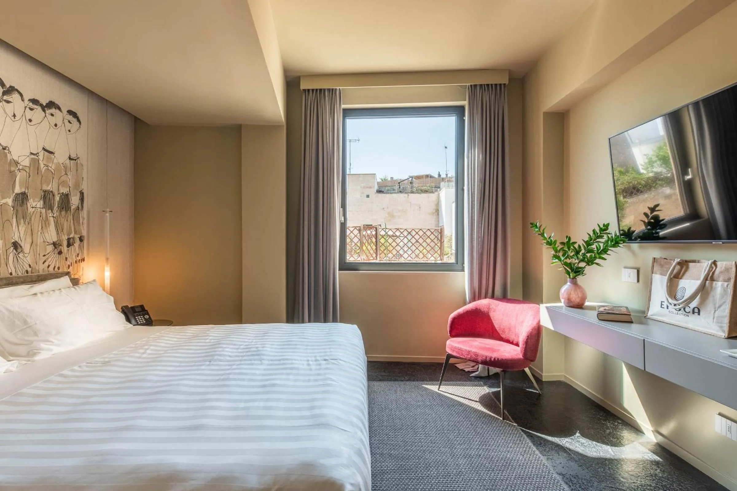 View (from property/room), Bed in Arco Vecchio Urban Suite - Epoca Collection