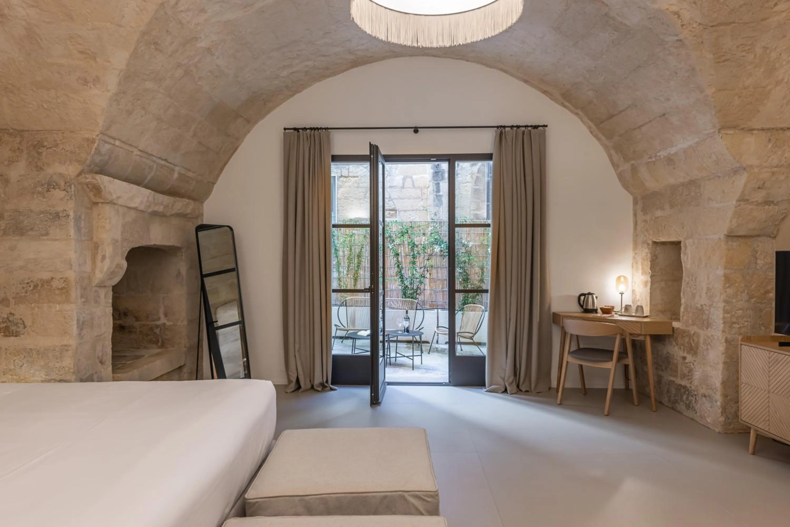 View (from property/room), Bed in Arco Vecchio Urban Suite - Epoca Collection
