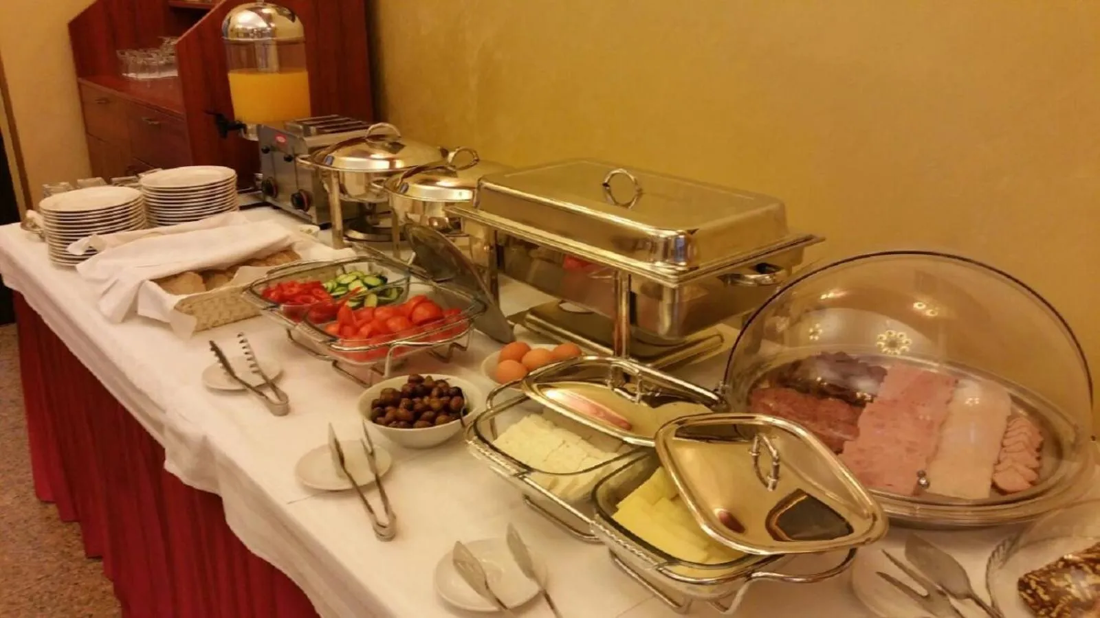 Buffet breakfast in Golden Rose Residence