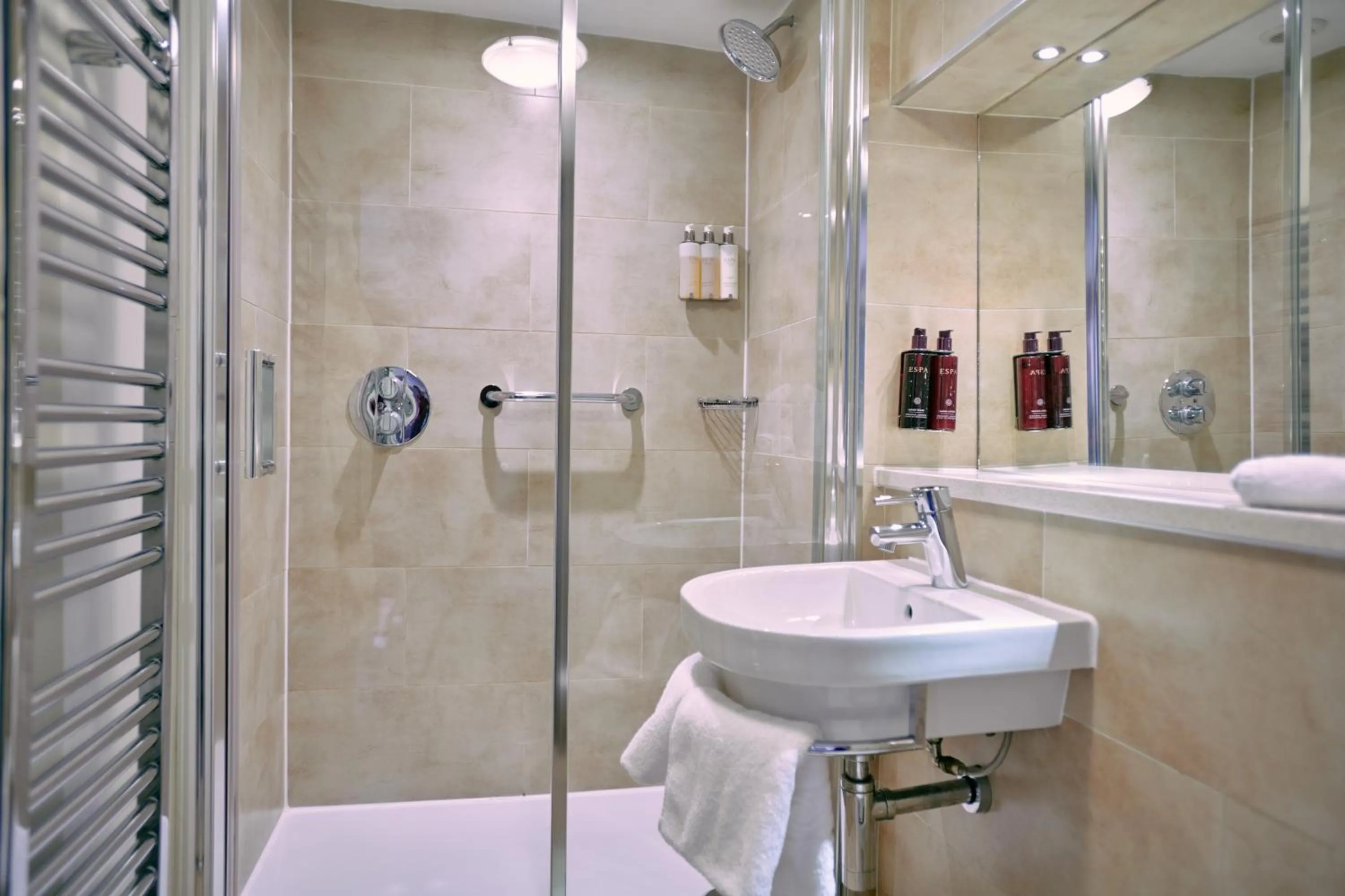 Shower in The Stag on the River