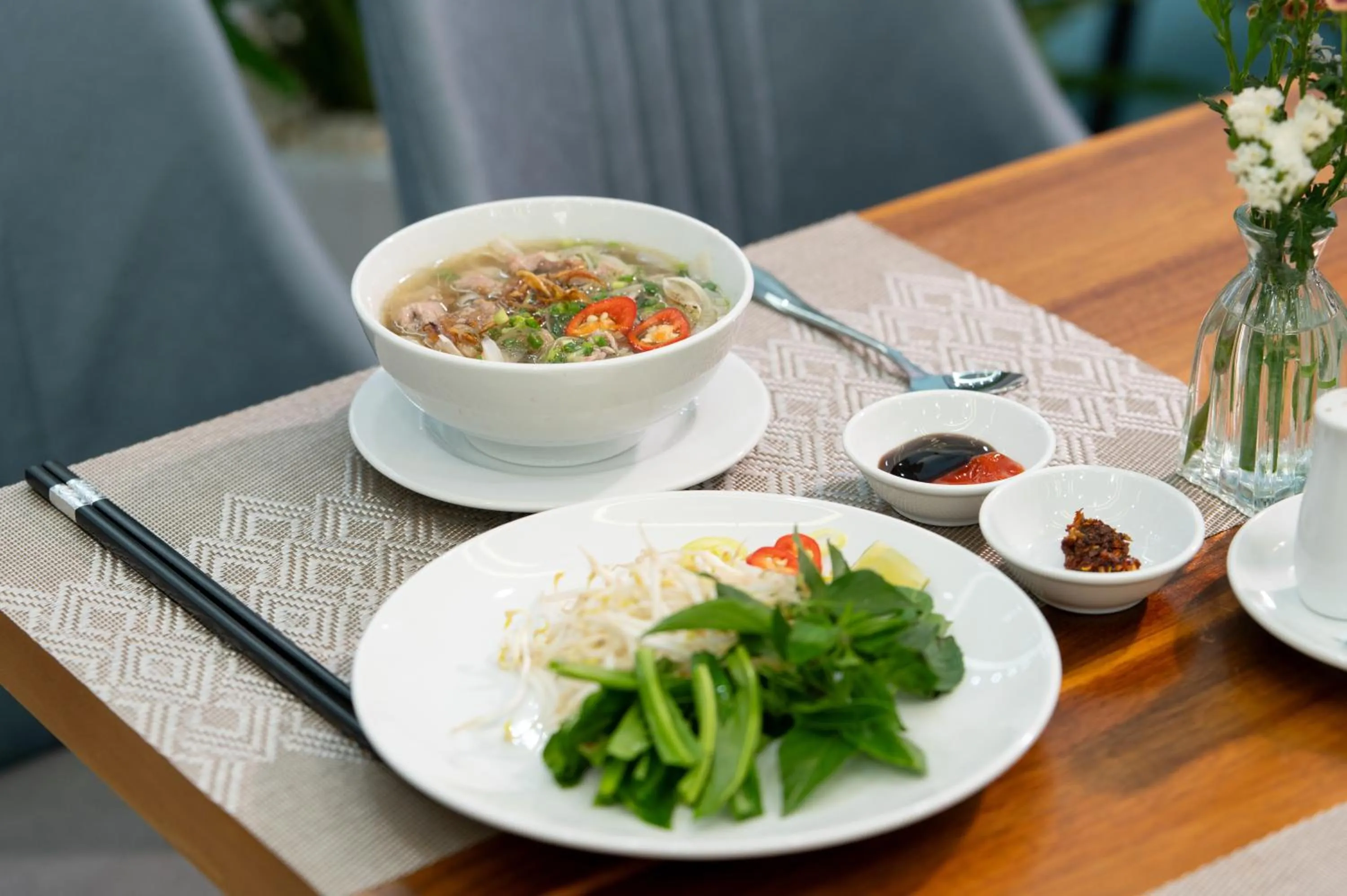 Restaurant/places to eat in Eden Hue Hotel